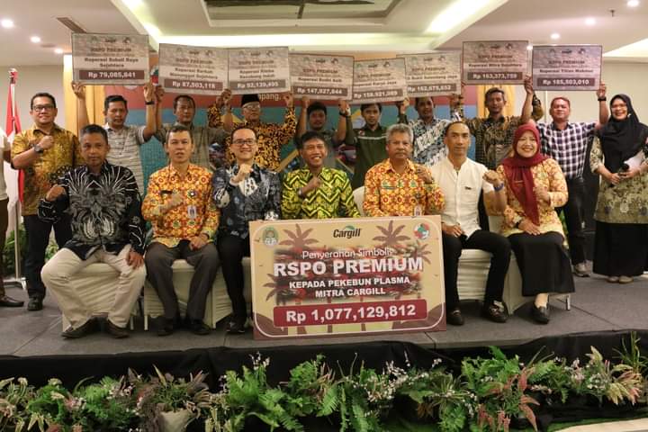 Saksikan Penyerahan Premium RSPO, Wabup Ketapang Harapkan Petani Lain Termotivasi