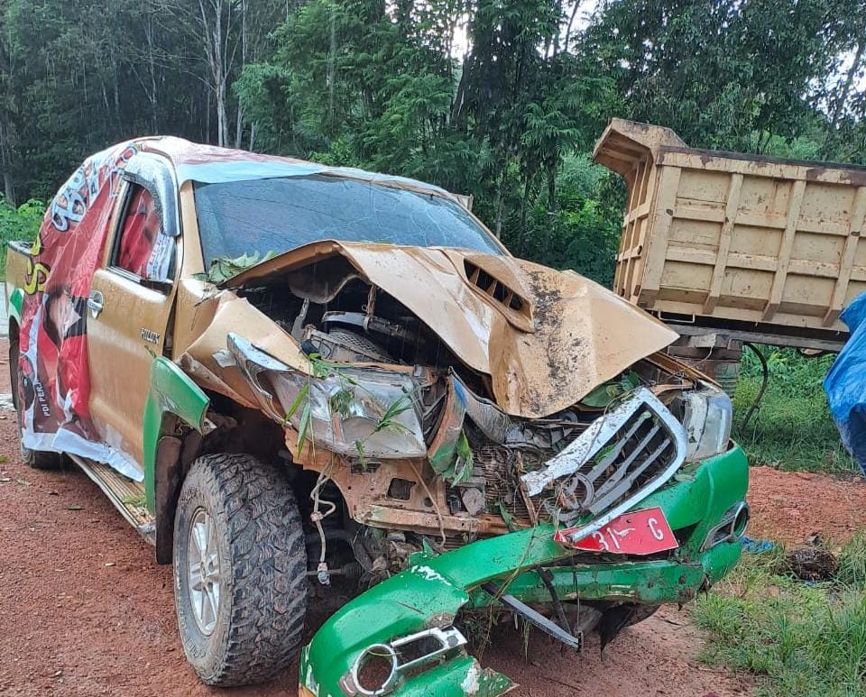 Mobil Dinas Kadis Pertanian Ketapang Alami Kecelakaan Tunggal di Nanga Tayap