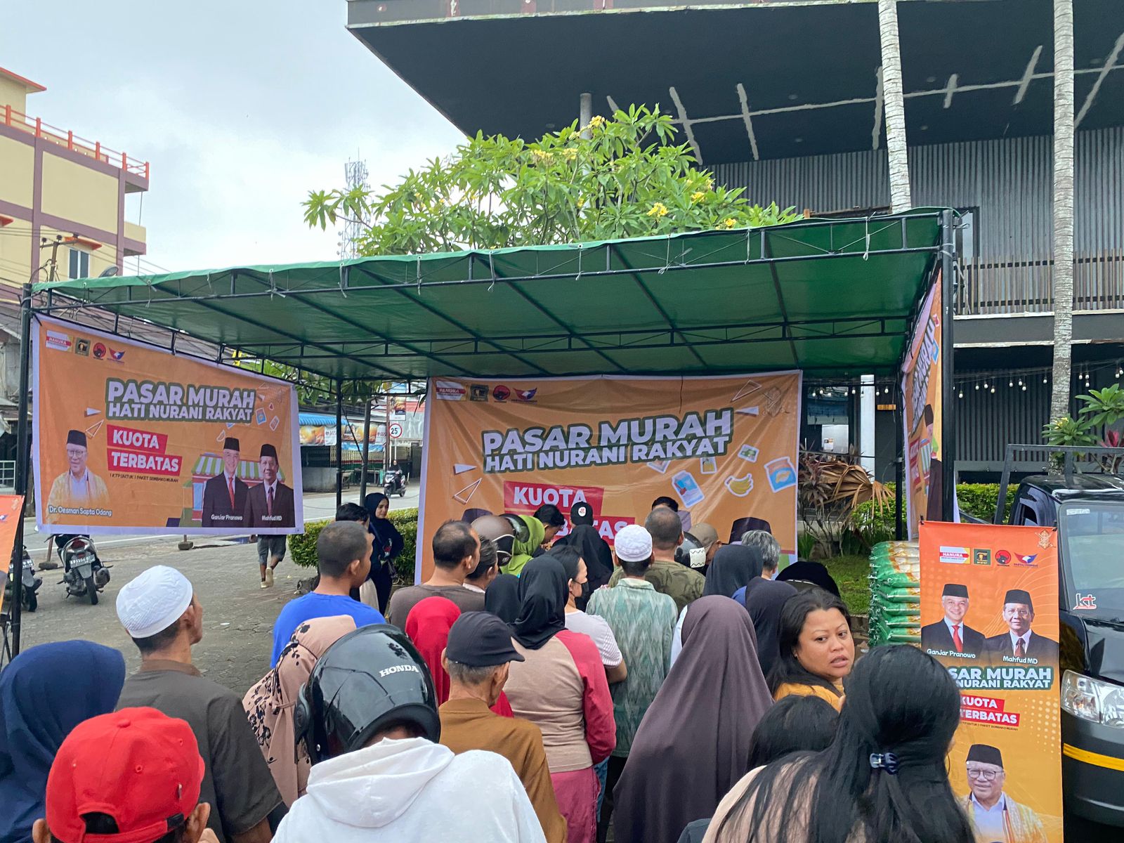 Pasar Murah Hati Nurani Rakyat Aliansi Kalbar untuk Ganjar Mahfud Bantu Ringankan Beban Warga