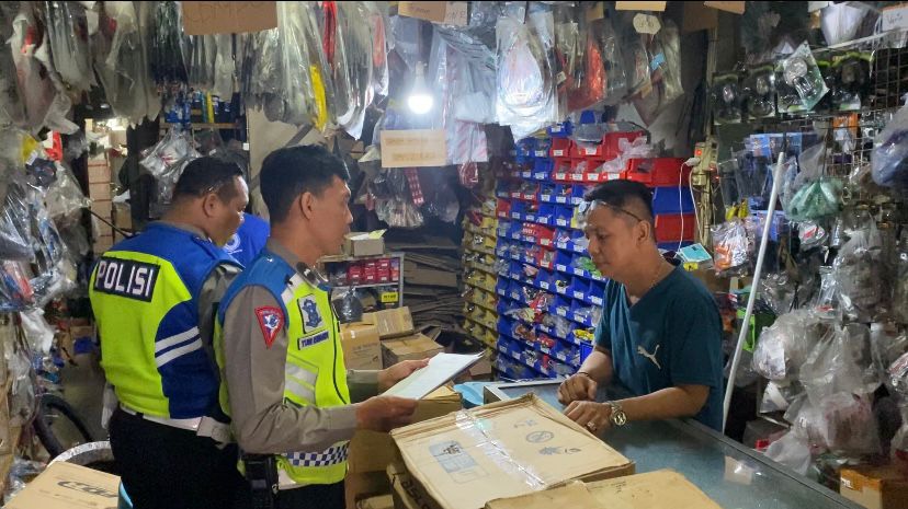 Tertibkan Knalpot Brong, Polres Sekadau Berikan Sosialisasi dan Imbauan Pemilik Bengkel