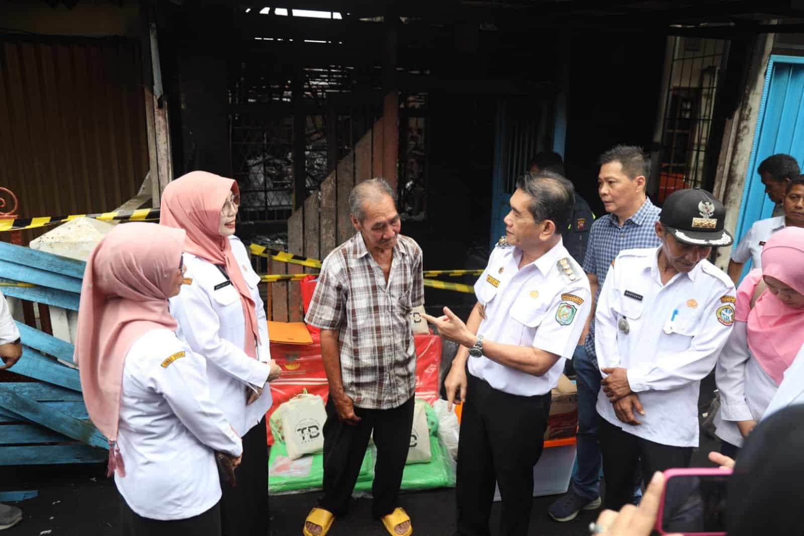 Pj Wali Kota Pontianak Sambangi Rumah Korban Kebakaran di Jalan Siam