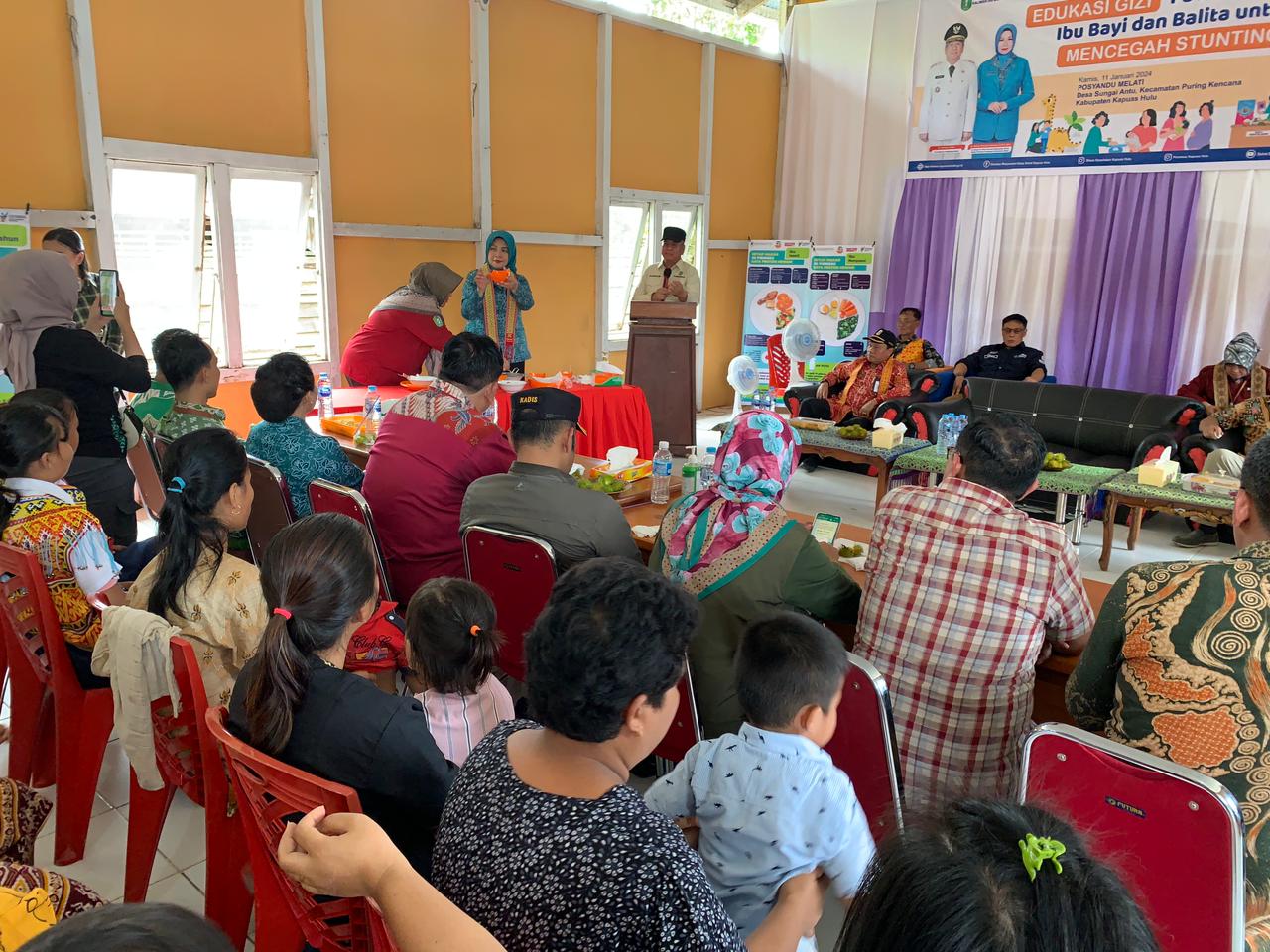 Instruksi Jokowi, Harisson dan Windy Kunjungi Desa Sungai Antu Berikan Edukasi Gizi Cegah Stunting