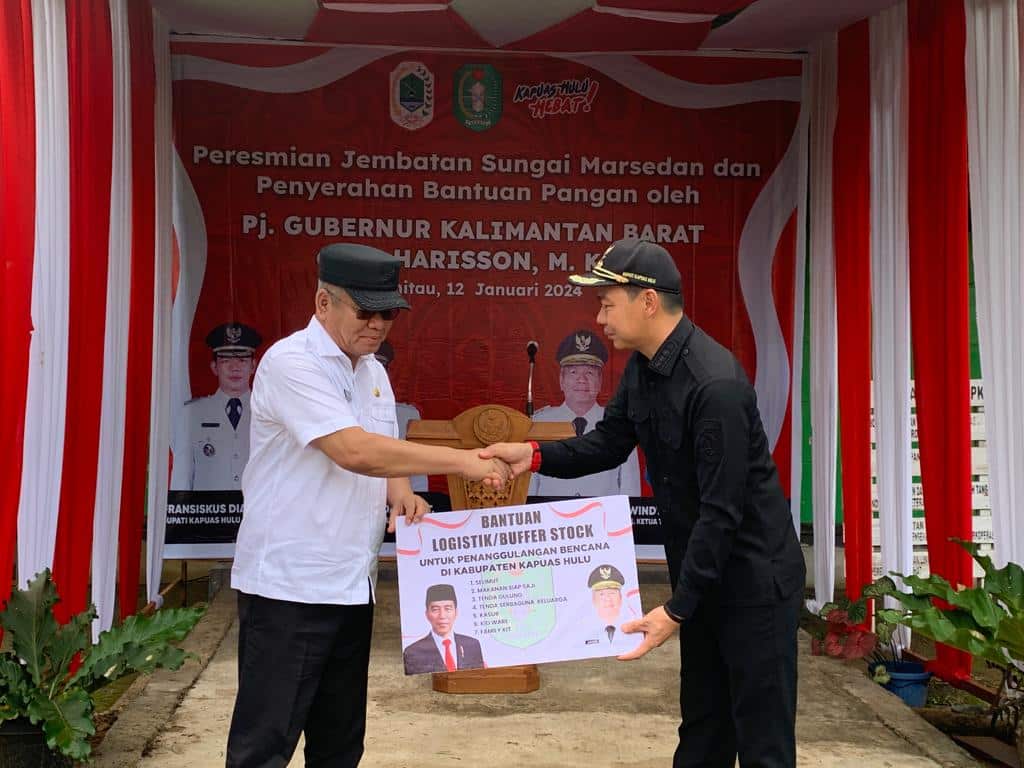 Pj Gubernur Kalbar Serahkan Bantuan Presiden ke Kapuas Hulu