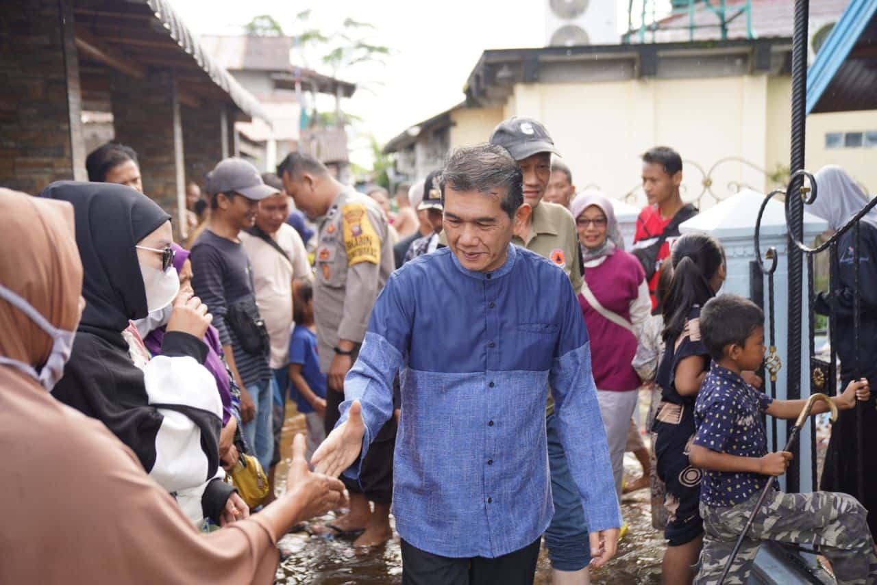 Pj Wako Pontianak Serahkan Bantuan Korban Kebakaran di Kampung Arab