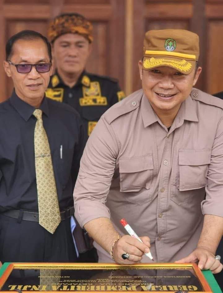 Wakili Bupati Ketapang, Sekda Alexander Resmikan Gereja Pemberita Injil Simpang Dua