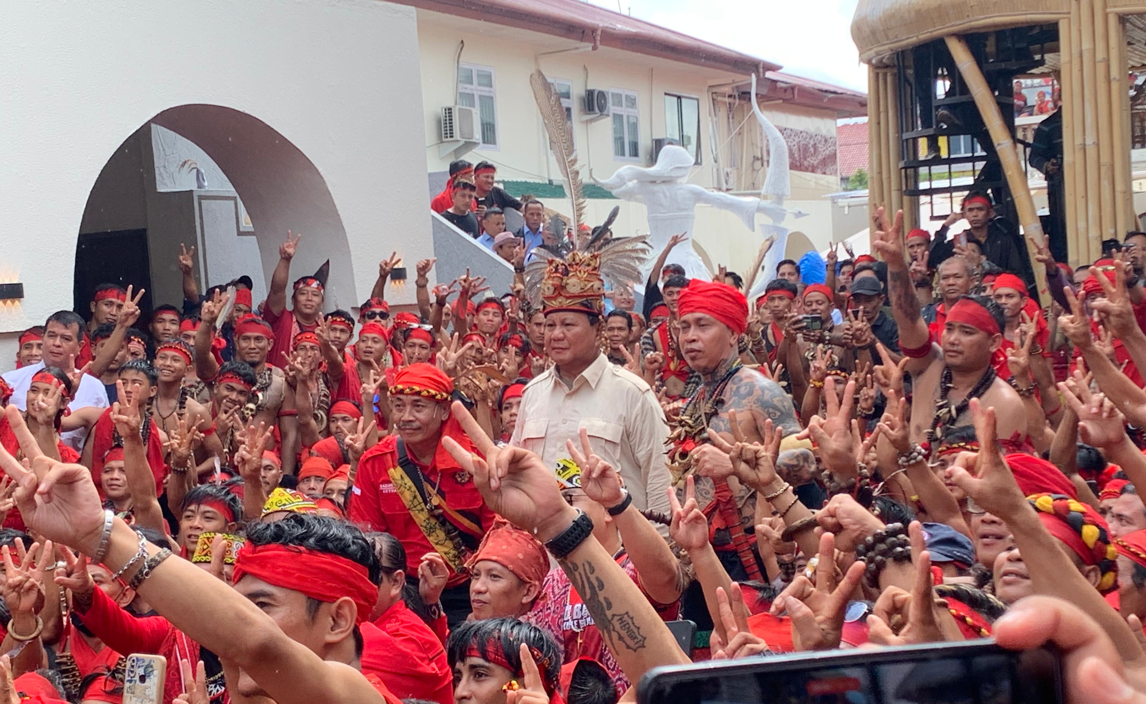 Dihadapan Masyarakat Dayak, Prabowo Janji akan Bangun SMA Taruna Nusantara di Pulau Kalimantan