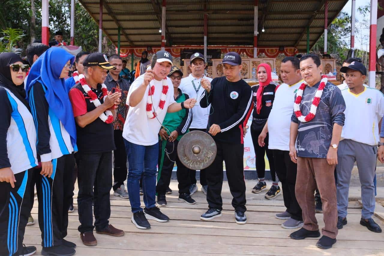 Wabup Kapuas Hulu Buka KOSN dan FLS2N Tingkat Sekolah Dasar se-Kecamatan Silat Hulu