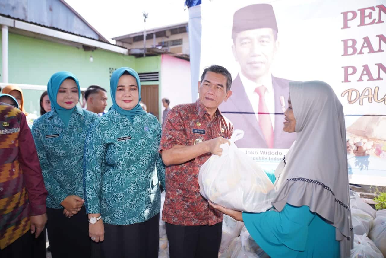 Pemkot Pontianak Salurkan Bantuan Pangan 21.992 Paket Beras Untuk Warga