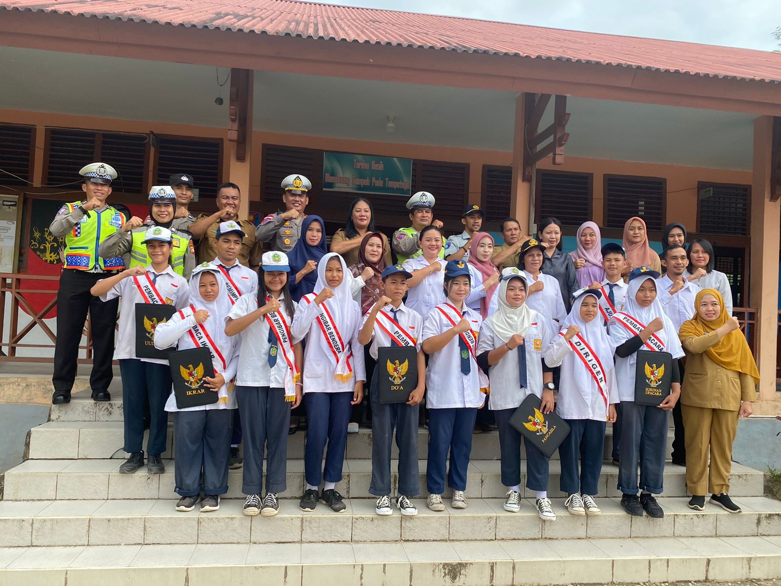 Police Go To School Satlantas Polres Kapuas Hulu Edukasi Pelajar SMPN 1 Mentebah