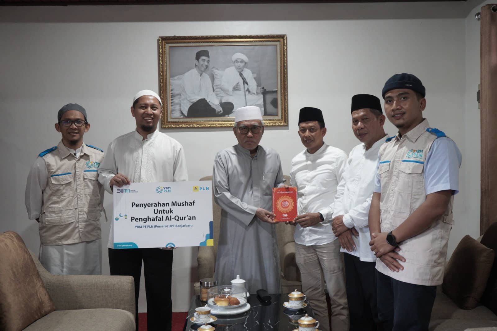 PLN Wakafkan Ratusan Al-Qur’an Untuk Ponpes Darussalam Martapura
