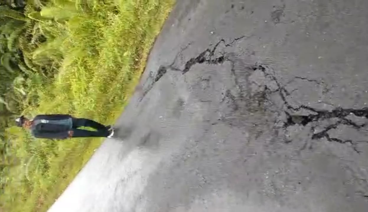 Ruas Jalan Nasional di Kapuas Hulu Alami Keretakan