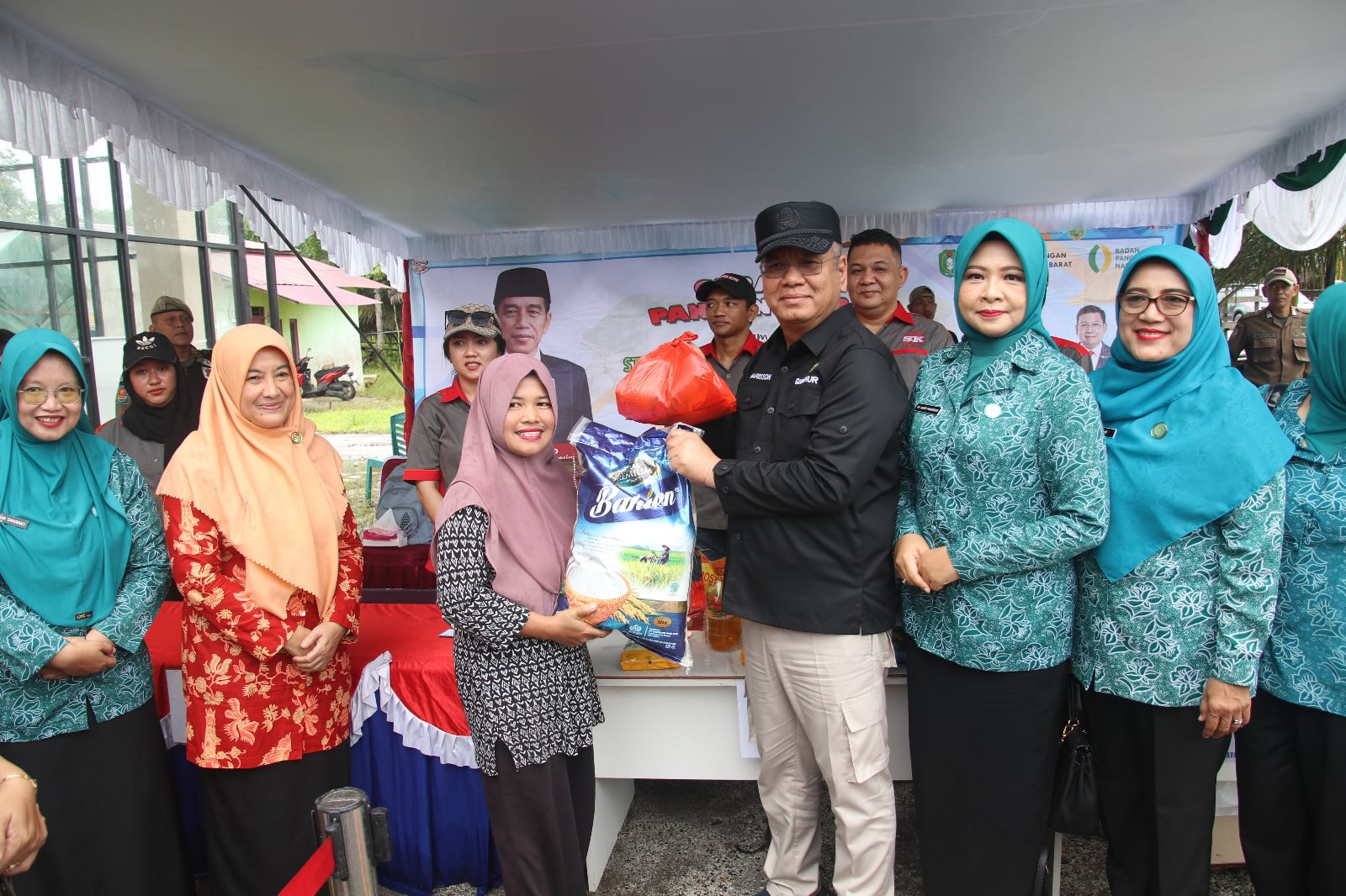 Tekan Inflasi, Pemprov Kalbar Sampai Gelar Pangan Murah di Wilayah Perbatasan RI-Malaysia