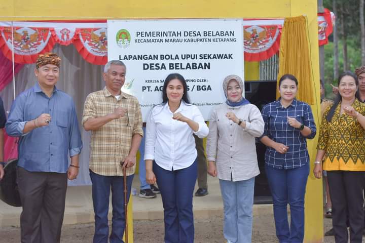 Bupati Ketapang Resmikan Lapangan Sepak Bola Upui Sekawak Belaban Kecamatan Marau