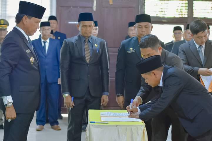 Kompak, Bupati dan Wakil Bupati Ketapang Lantik Pejabat di Kecamatan Marau