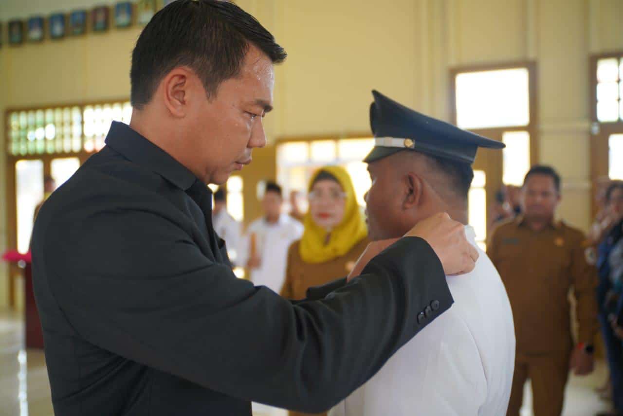 Bupati Kapuas Hulu Lantik Kepala Desa Perigi Terpilih Antar Waktu