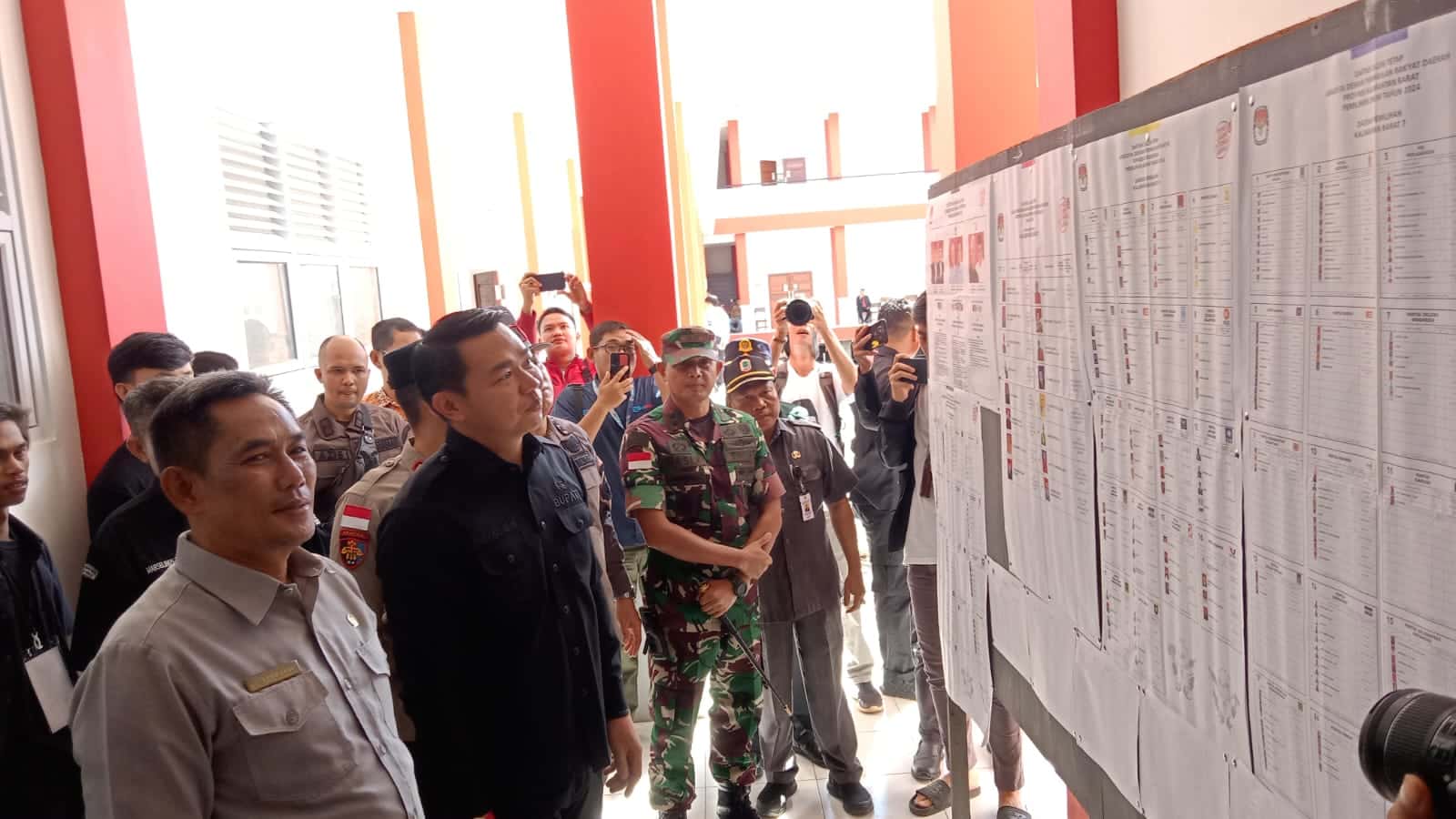 Bupati Fransiskus Bersama Forkopimda Kapuas Hulu Monitoring Jalannya Pemilu 2024