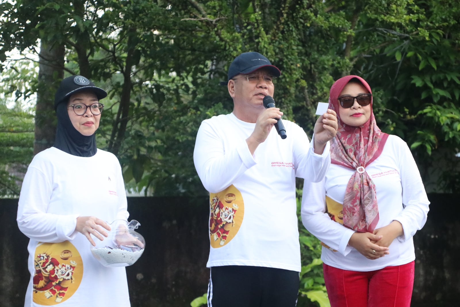 Pj Gubernur Harisson Lepas Jalan Santai Omega Khatulistiwa 