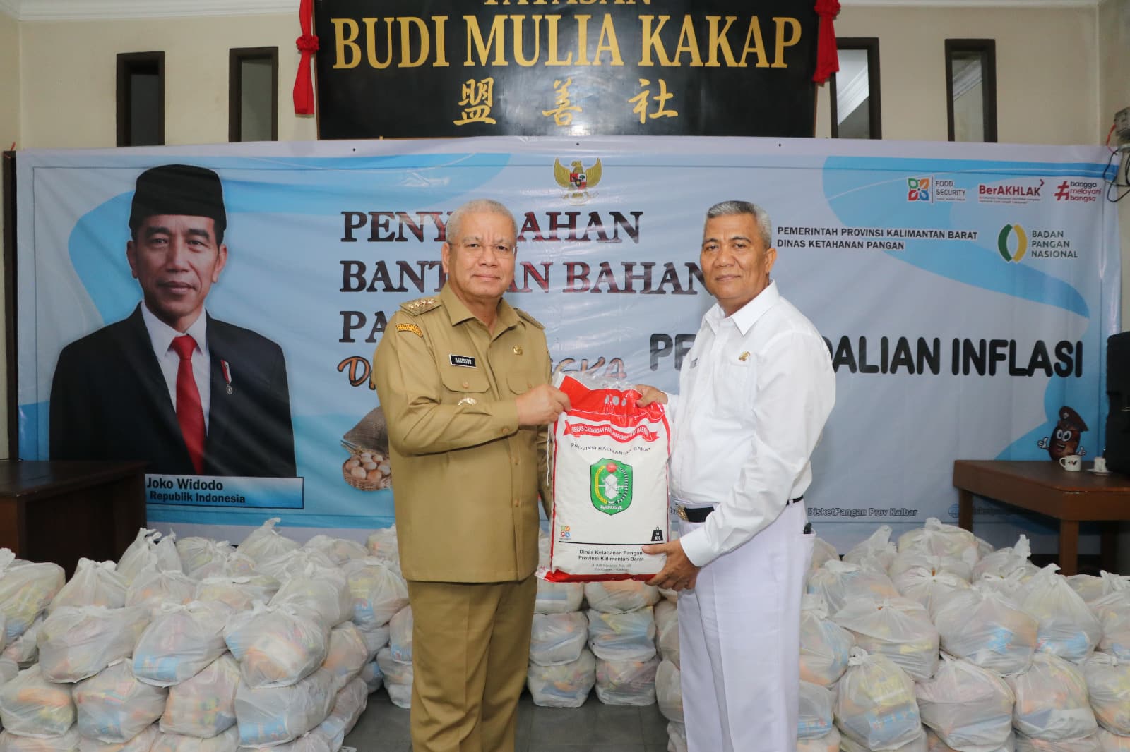 Pemprov Kalbar Salurkan Bantuan Beras 5,7 Ton Untuk Masyarakat Kubu Raya