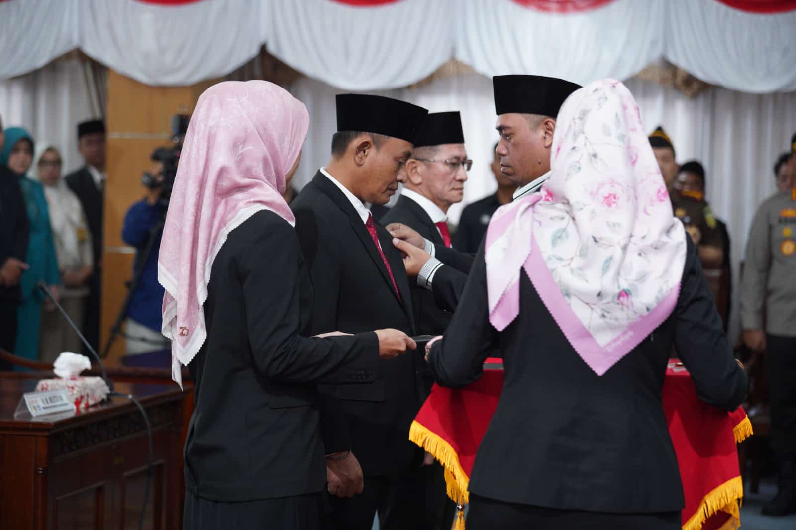Satarudin Lantik Anggota DPRD Kota Pontianak PAW, Hendry Pangestu Lim dan Romadi Haryono