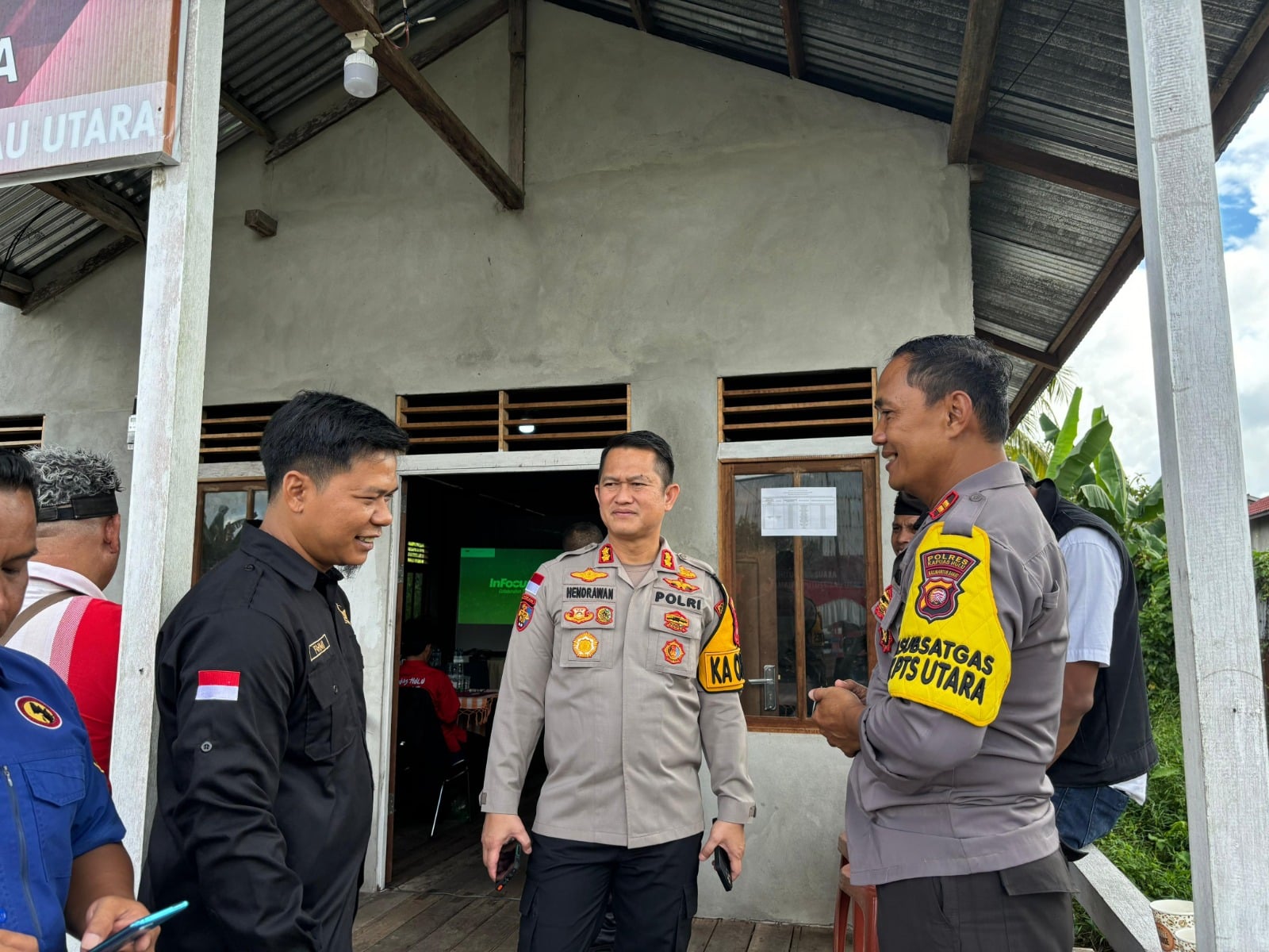 Polres Kapuas Hulu Pastikan Keamanan Logistik Pemilu di PPK Putussibau Utara dan Putussibau Selatan