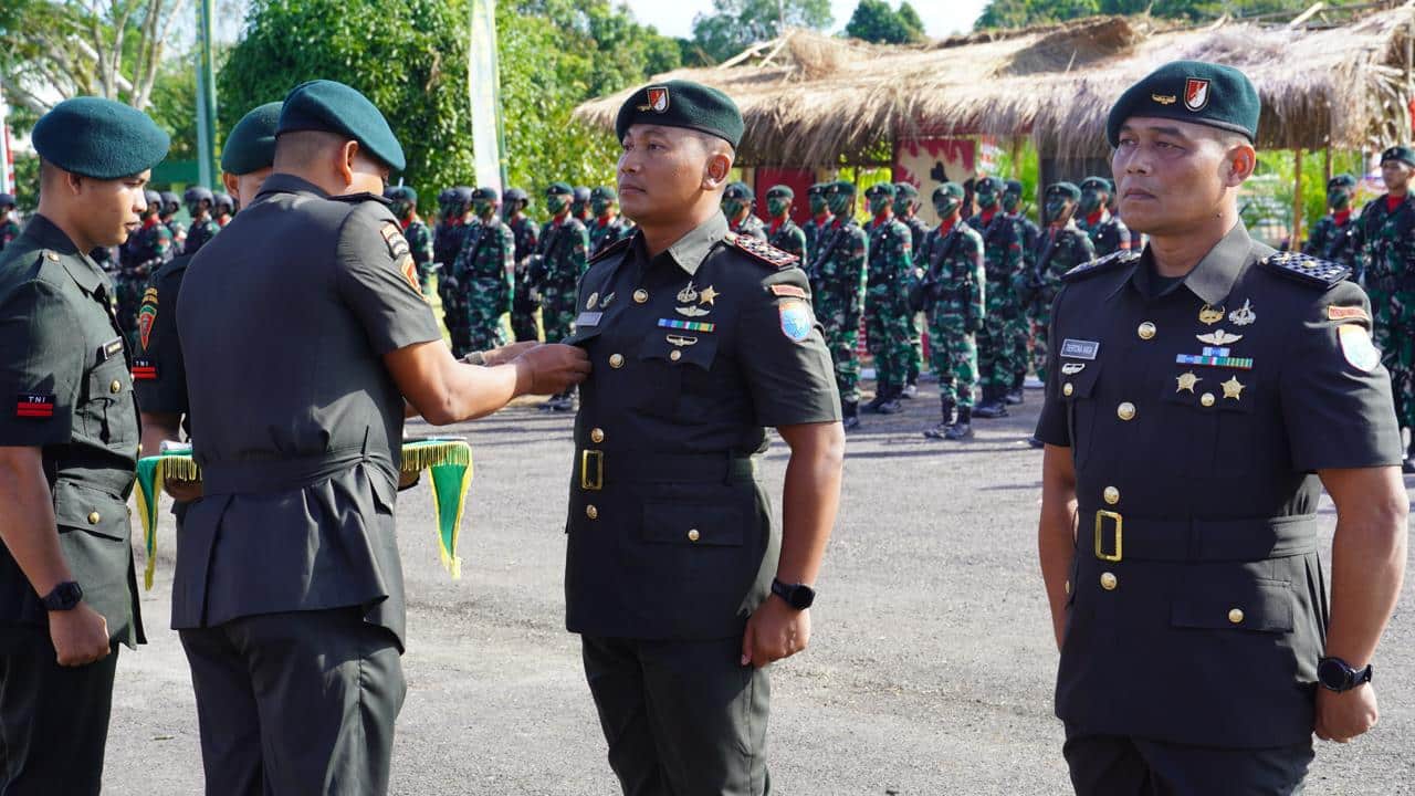 Bupati Kapuas Hulu Hadiri Upacara Sertijab Komandan Yonif 644/Walet Sakti