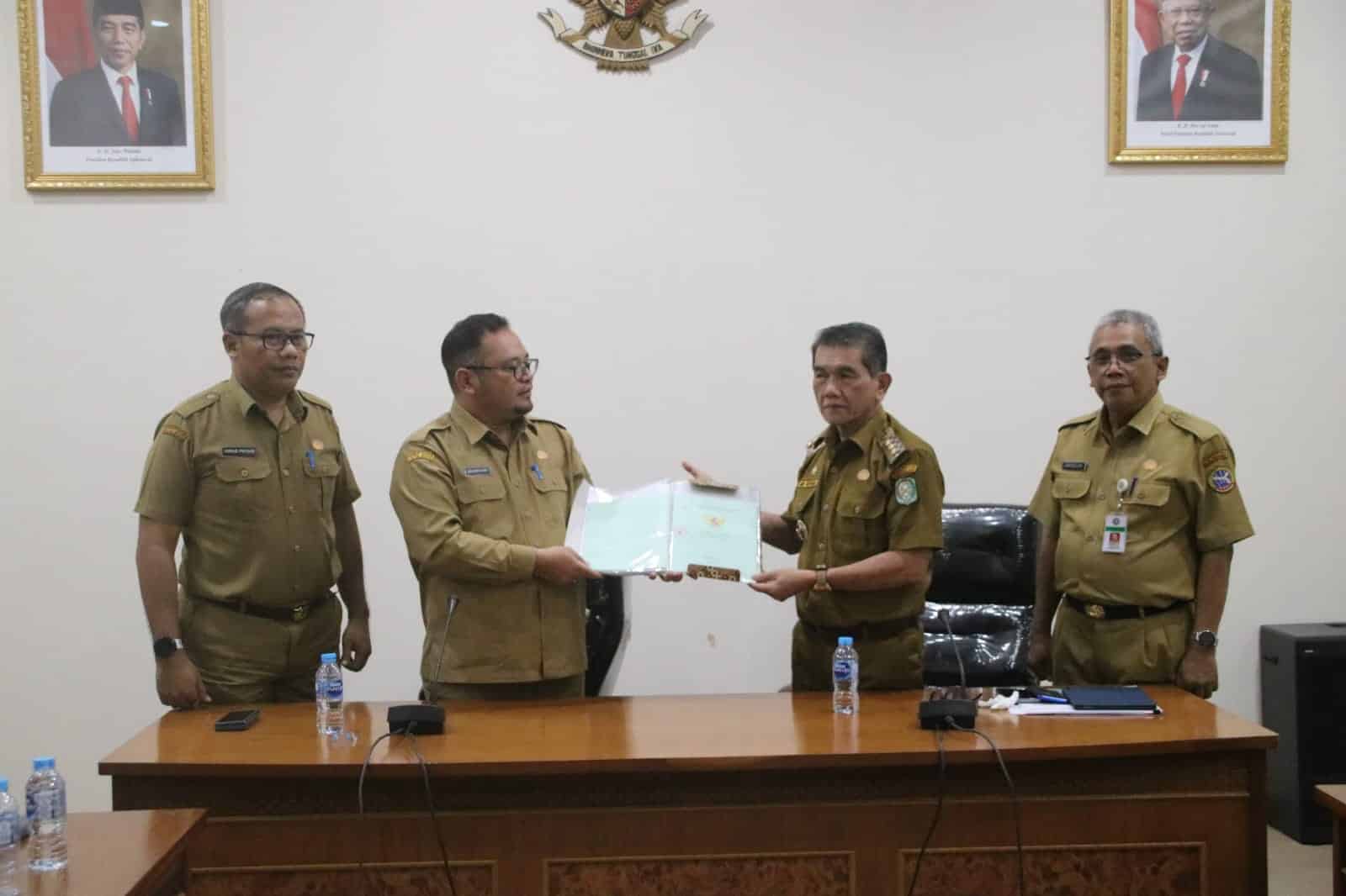 Pemprov Kalbar Hibahkan 4 Sertifikat Tanah ke Pemkot Pontianak