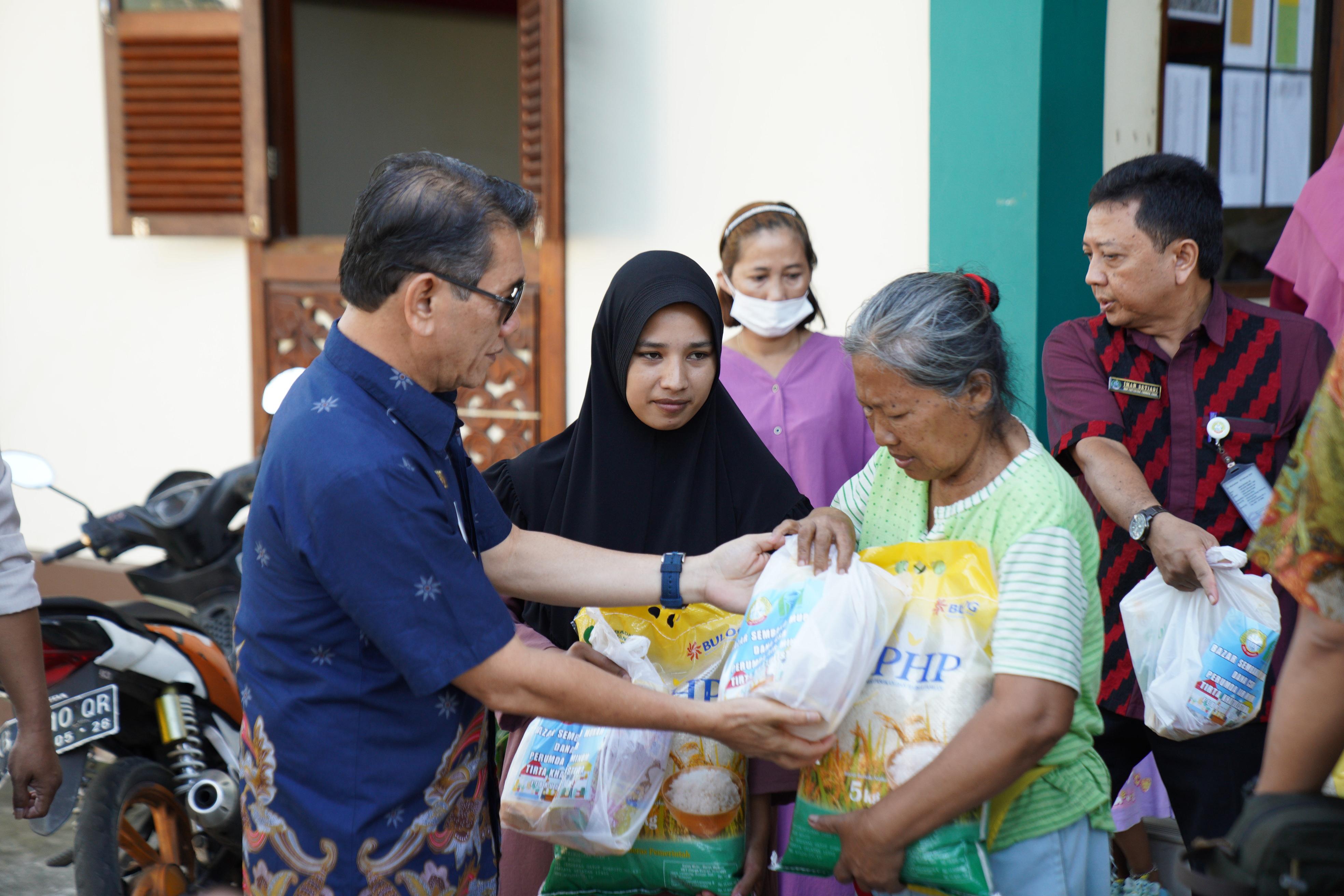 Pemkot Pontianak Bantu Ringankan Warga Lewat Pasar Murah
