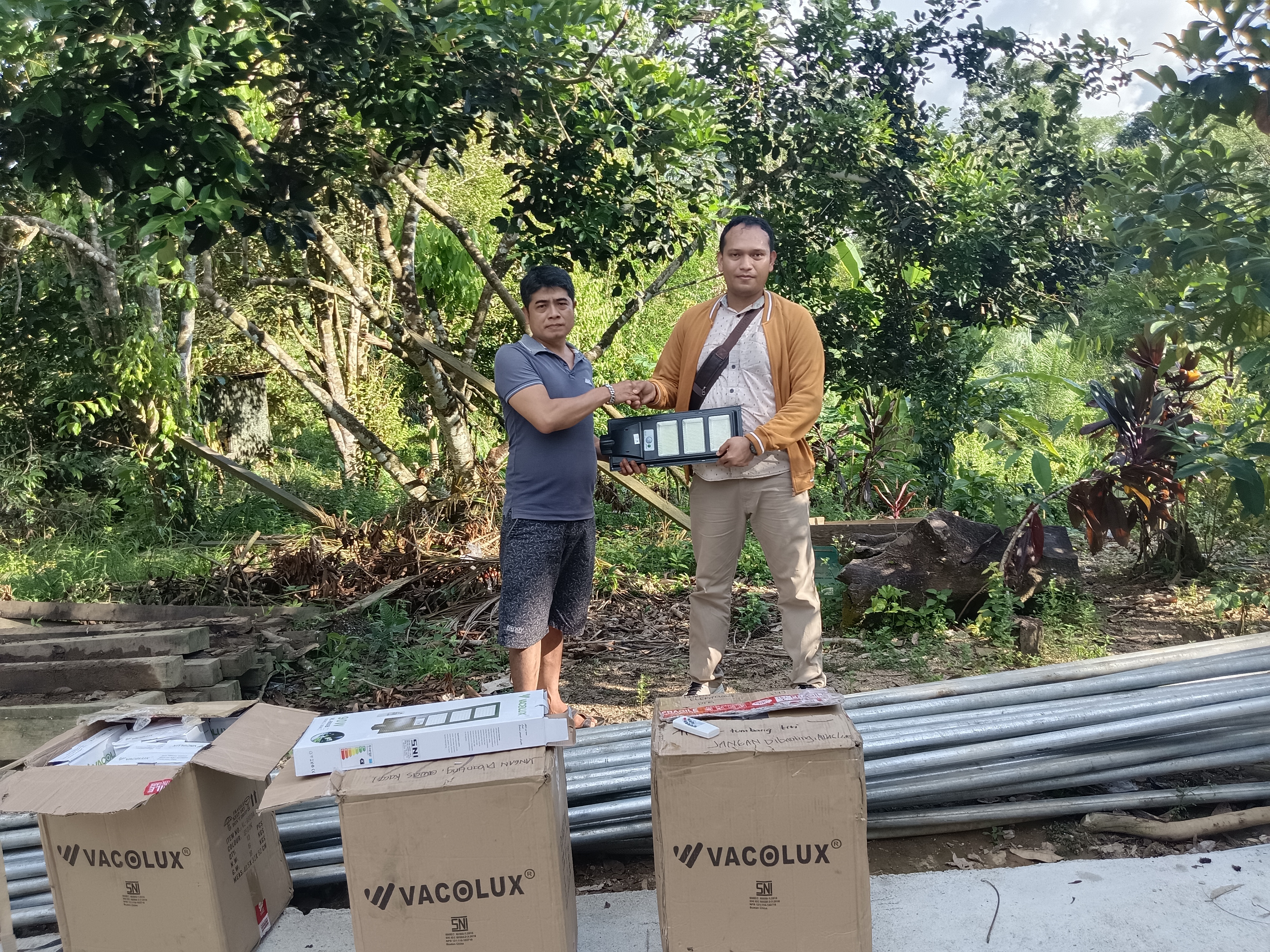 PT Mentari Pratama Salurkan Bantuan 26 Unit Lampu Penerangan Jalan Solar Cell di Desa Beringin Rayo