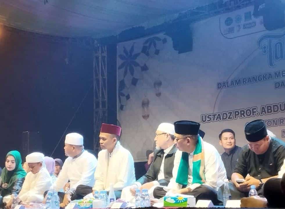 Mantan Gubernur Sutarmidji Hanyut bersama Ribuan Jamaah Tabligh Akbar UAS di Melawi