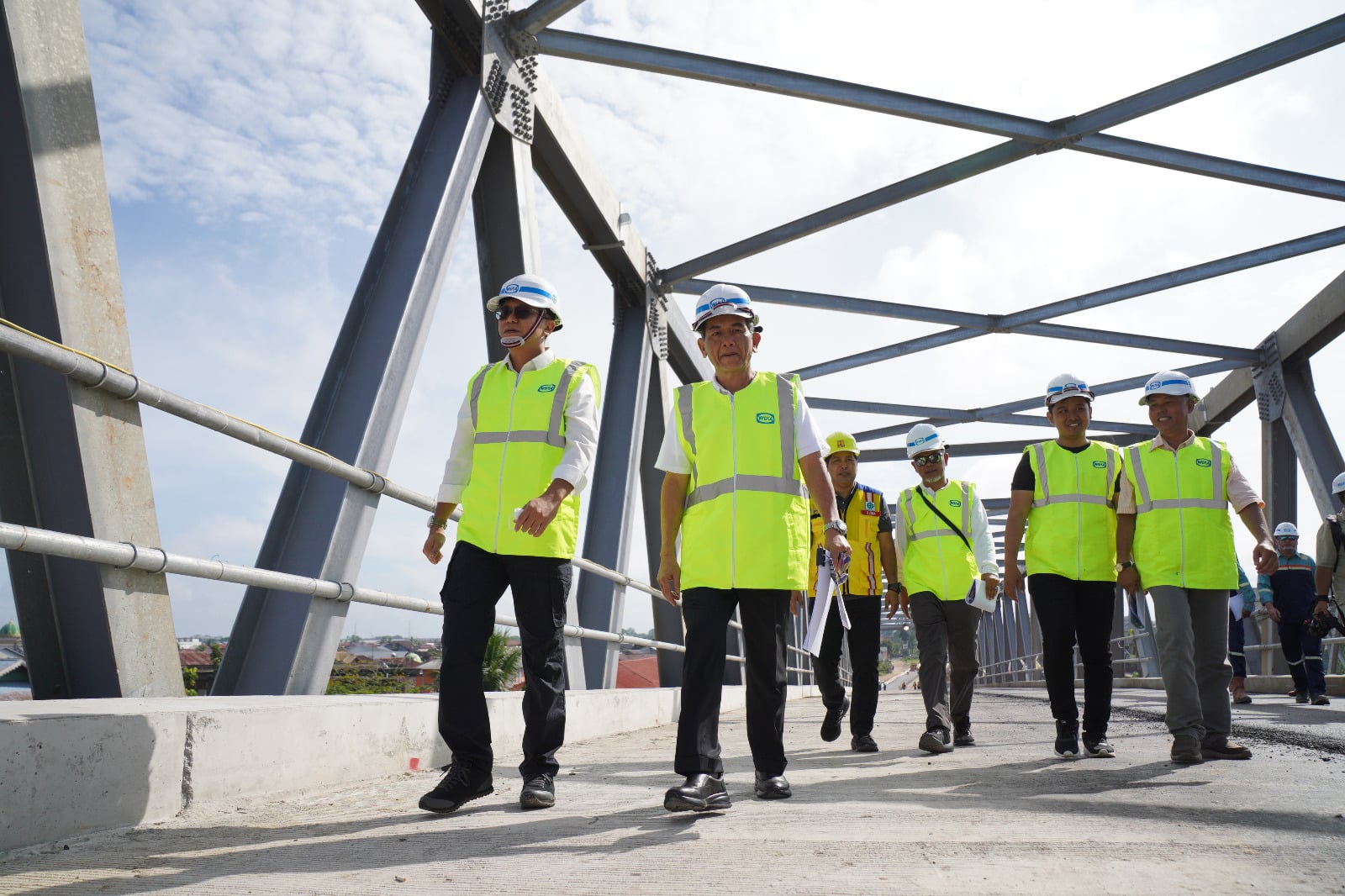 Selain Kendaraan TNI dan Polisi, Mobil Muatan Dilarang Lewati Jembatan Kapuas 1