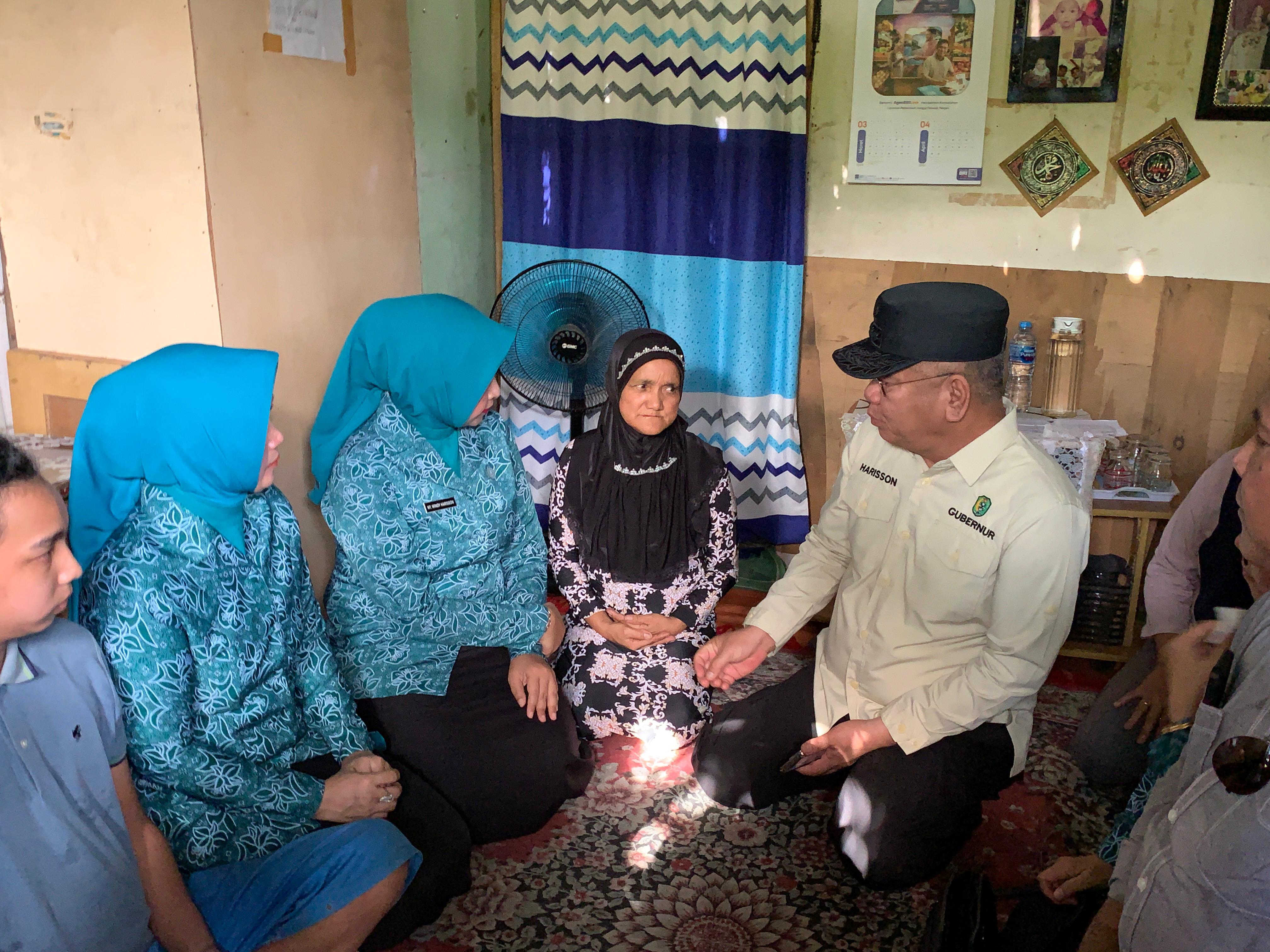 Entaskan Kemiskinan Ekstrem, Harisson dan Windy Kunjungi Rumah Syarifah Nuraini di Sanggau