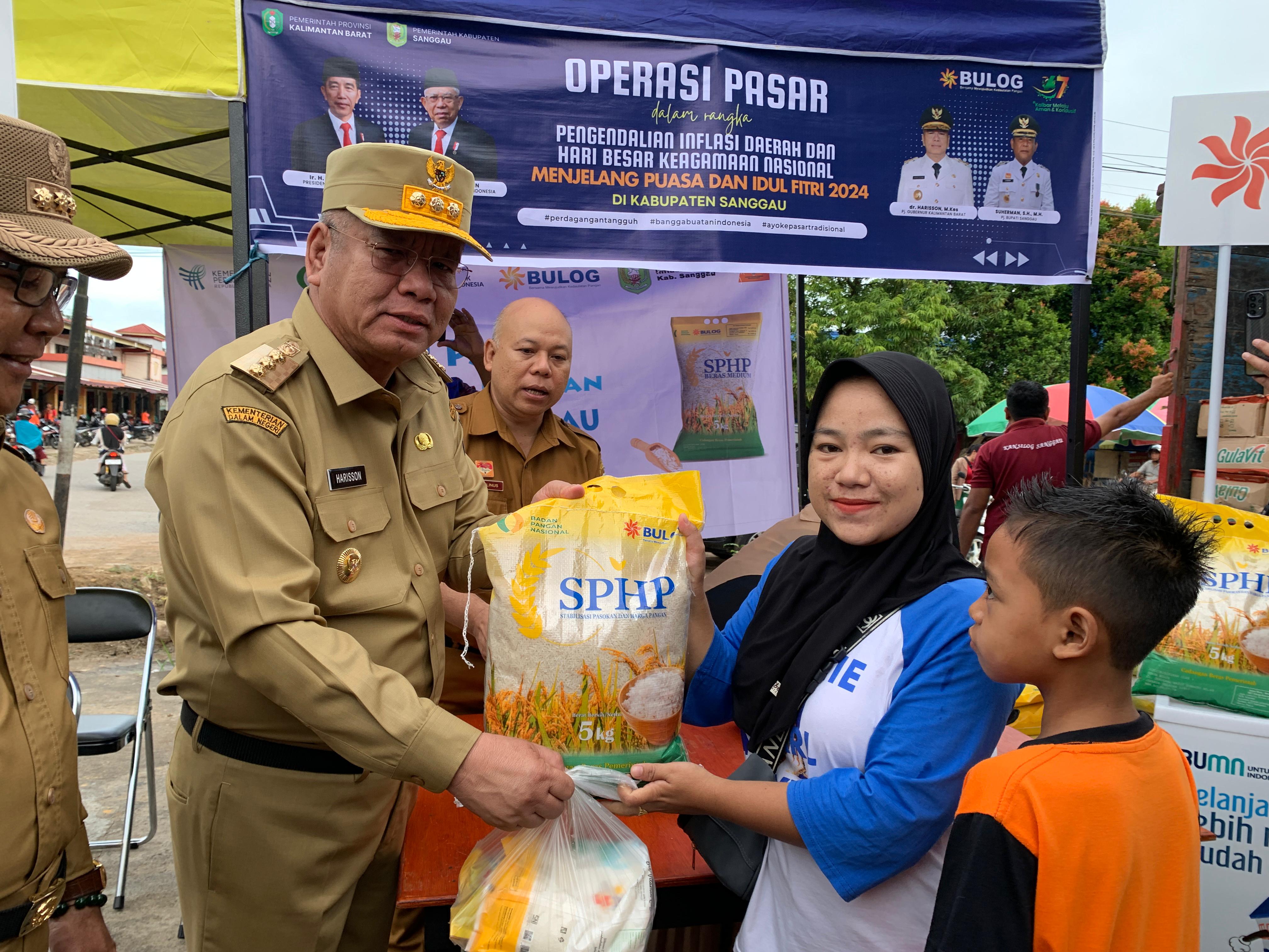 Harisson Buka Operasi Pasar Murah Jelang Ramadhan di Sanggau