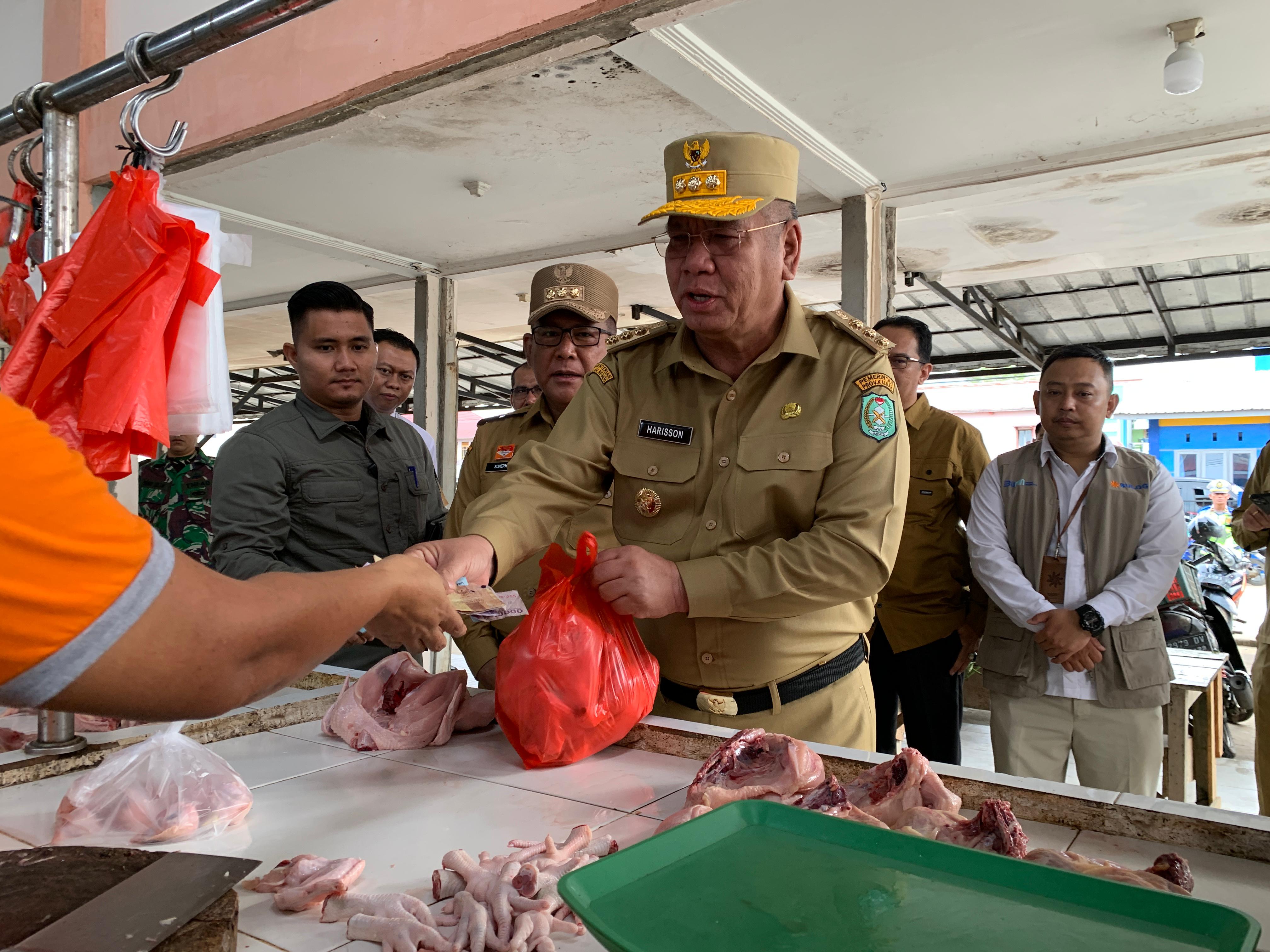 Kunjungi Pasar Jarai Sanggau, Harisson Temukan Sejumlah Komoditas Merangkak Naik