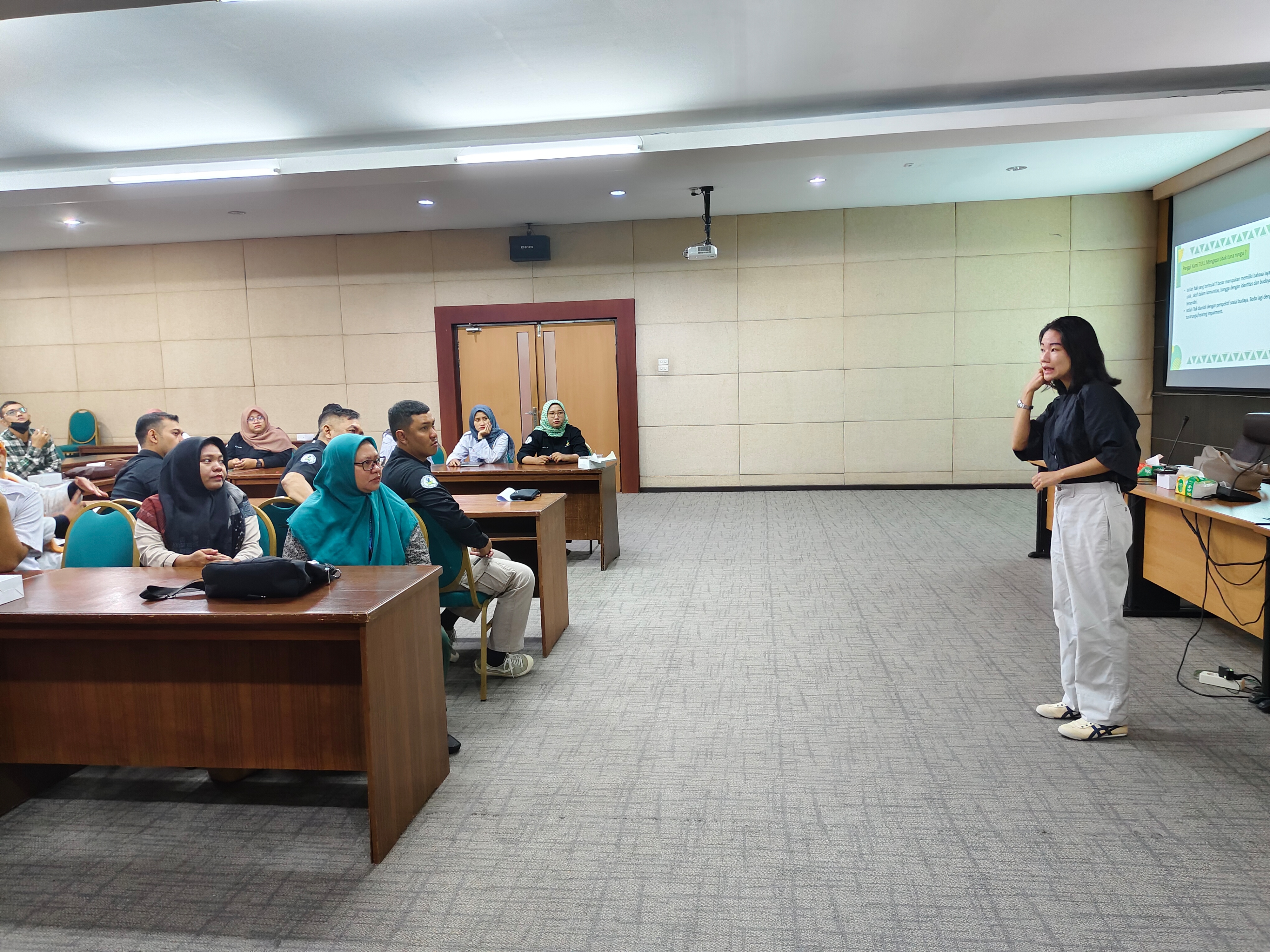 Pemkot Pontianak Berikan Pelatihan Bahasa Isyarat kepada Pekerja Sosial