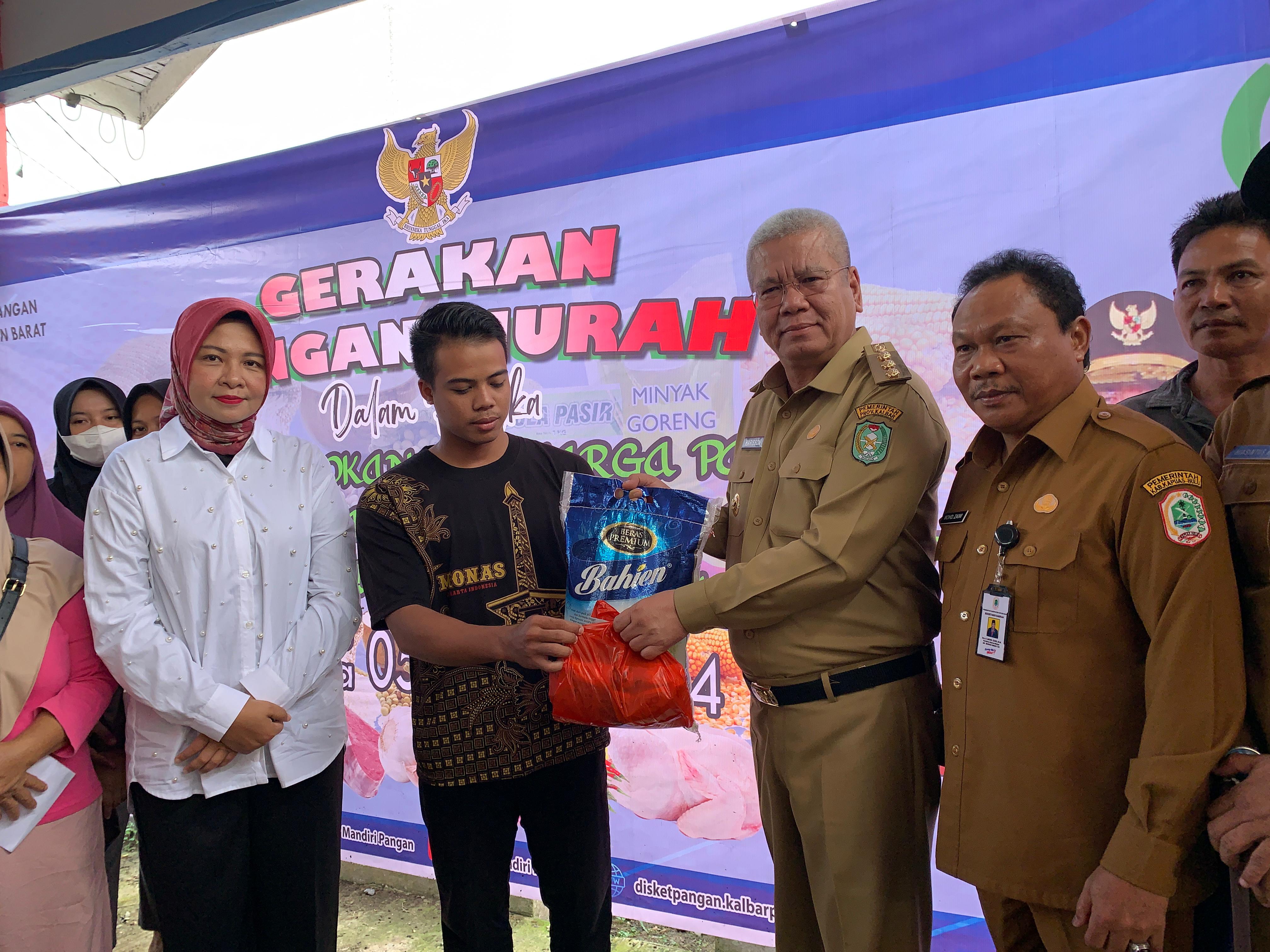 Harisson Buka Gerakan Pangan Murah di Kapuas Hulu