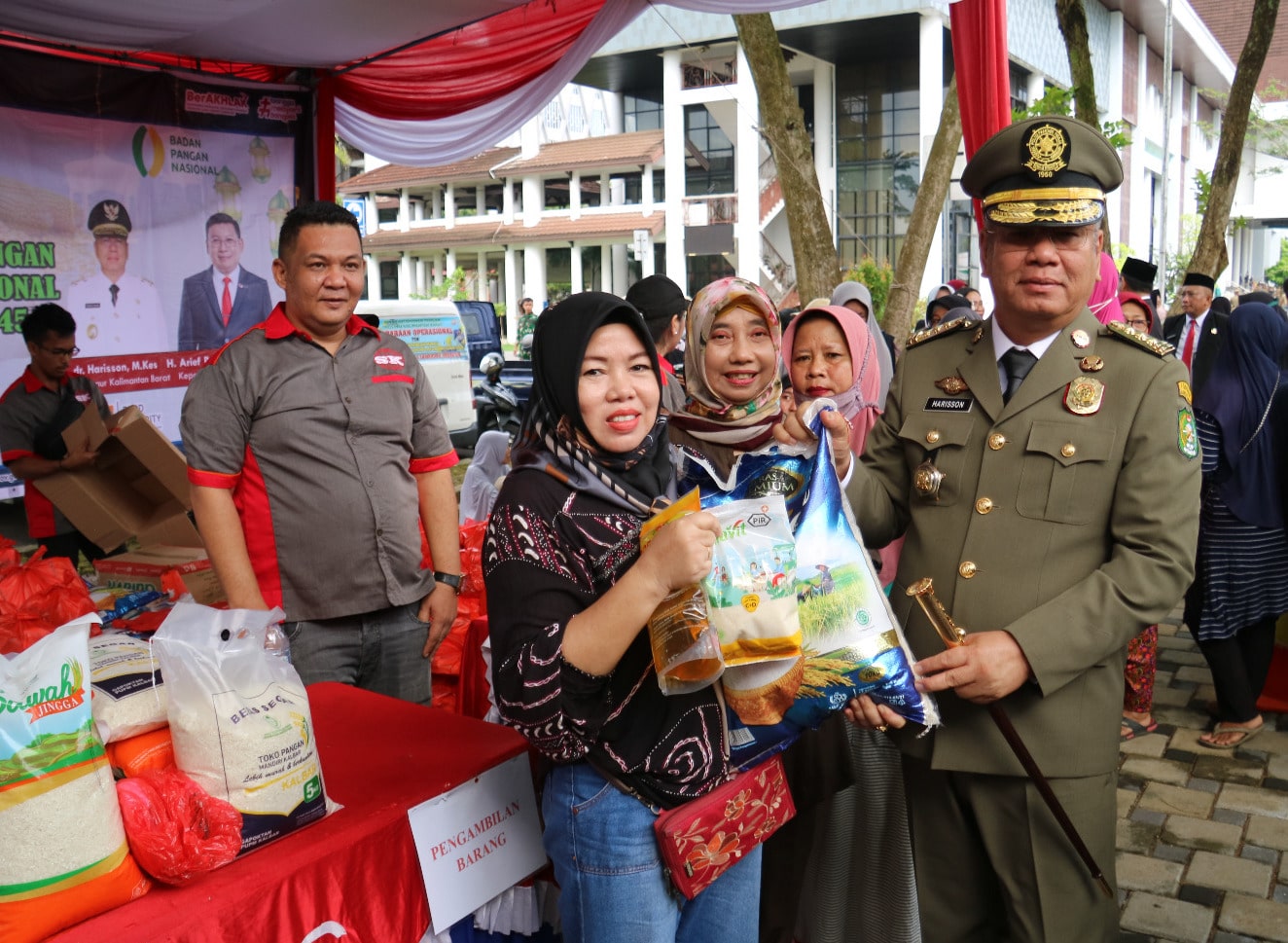 Pemprov Kalbar Gelar Pangan Murah di Momen HUT Satpol PP dan Satlinmas 2024