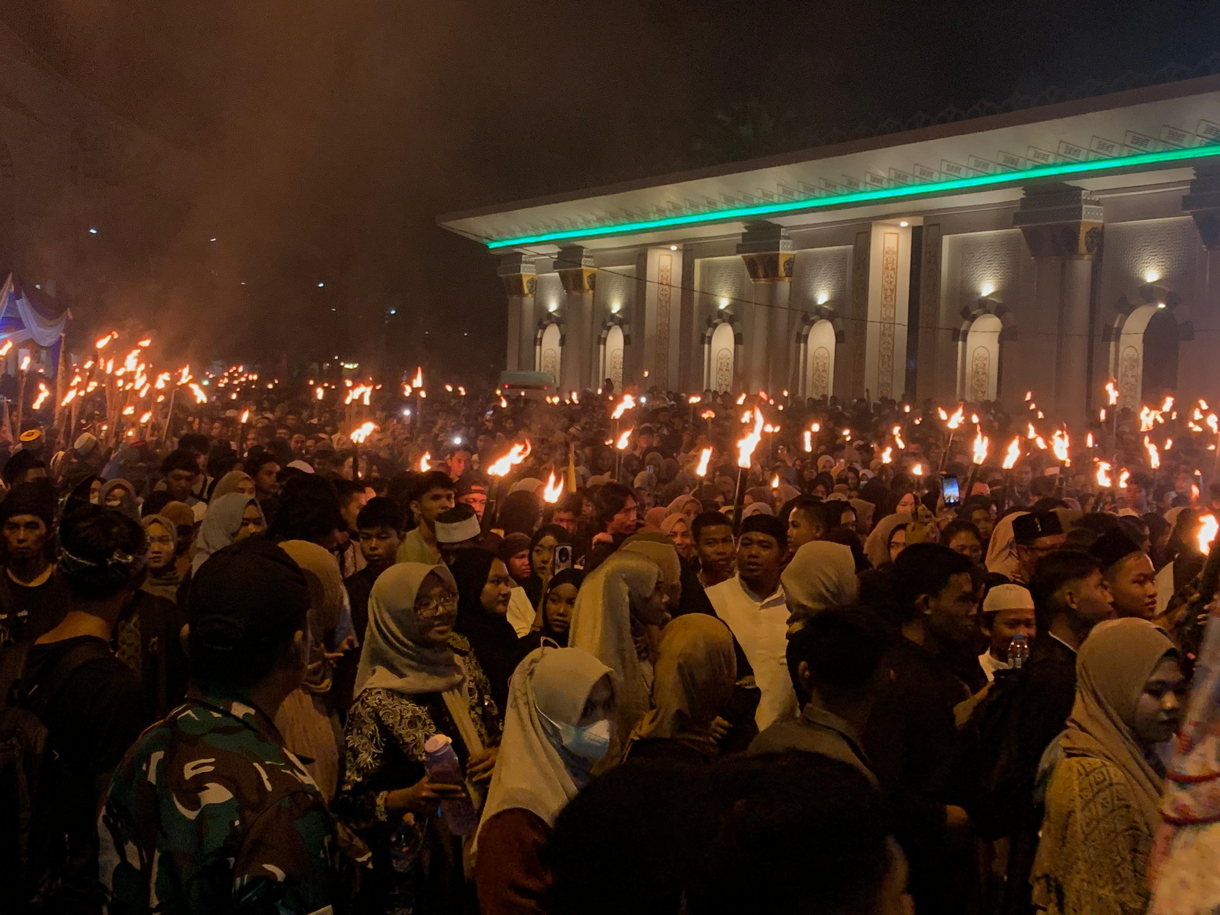 Ribuan Peserta Pawai Obor di Pontianak Antusias Sambut Ramadhan