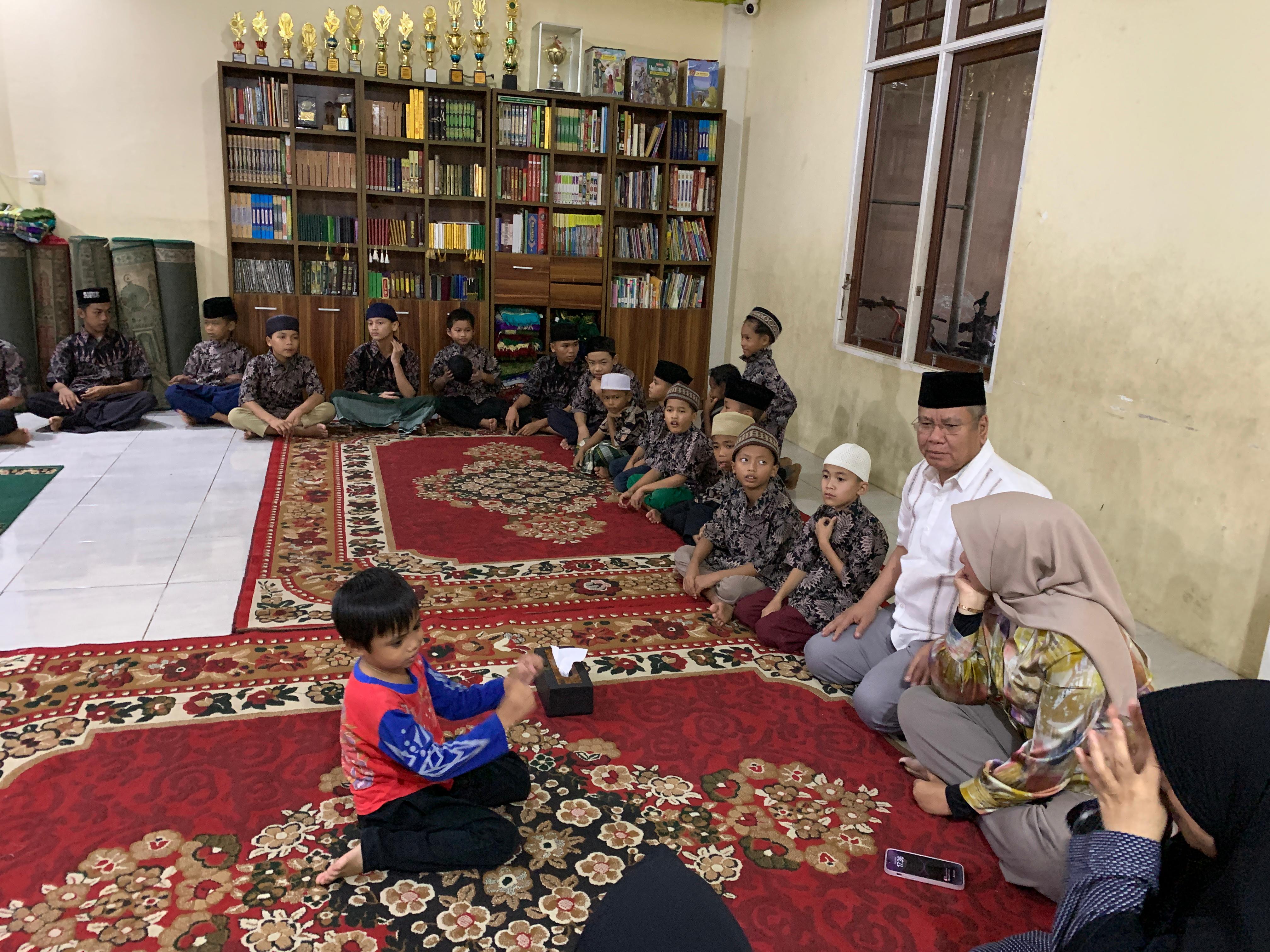 Puasa Hari Pertama, Pj Gubernur Harisson Buka Bersama Anak-anak Panti Asuhan Al Amien Kota Pontianak