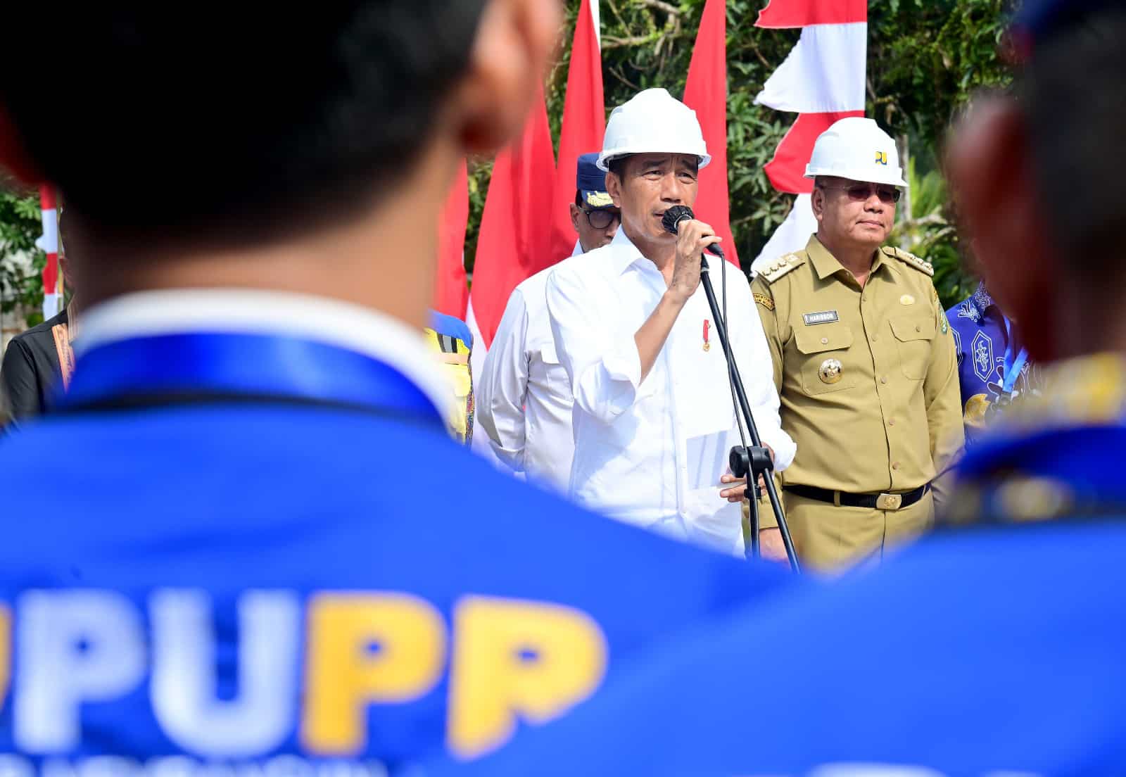 Jokowi Resmikan 24 Ruas Jalan di Kalbar