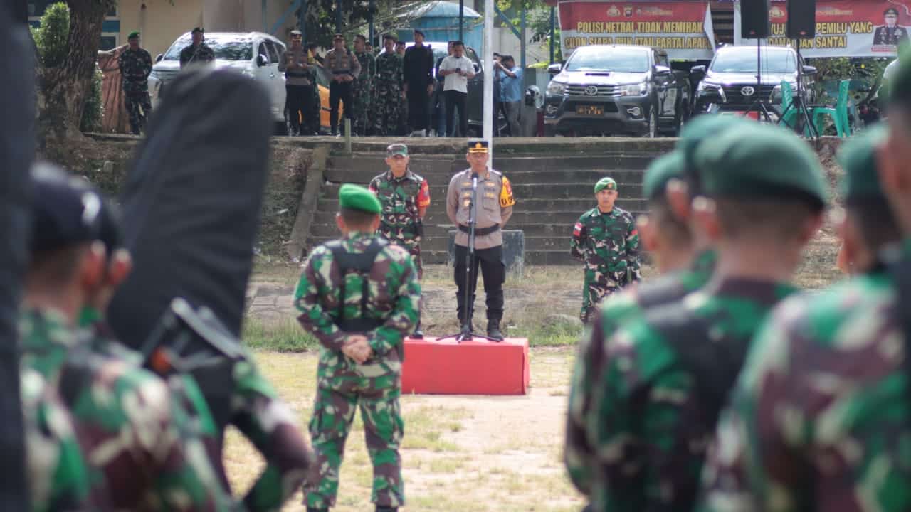 Dandim Sanggau bersama Kapolres Sekadau Pimpin Apel Gelar Pasukan PAM VVIP Kunjungan Presiden RI