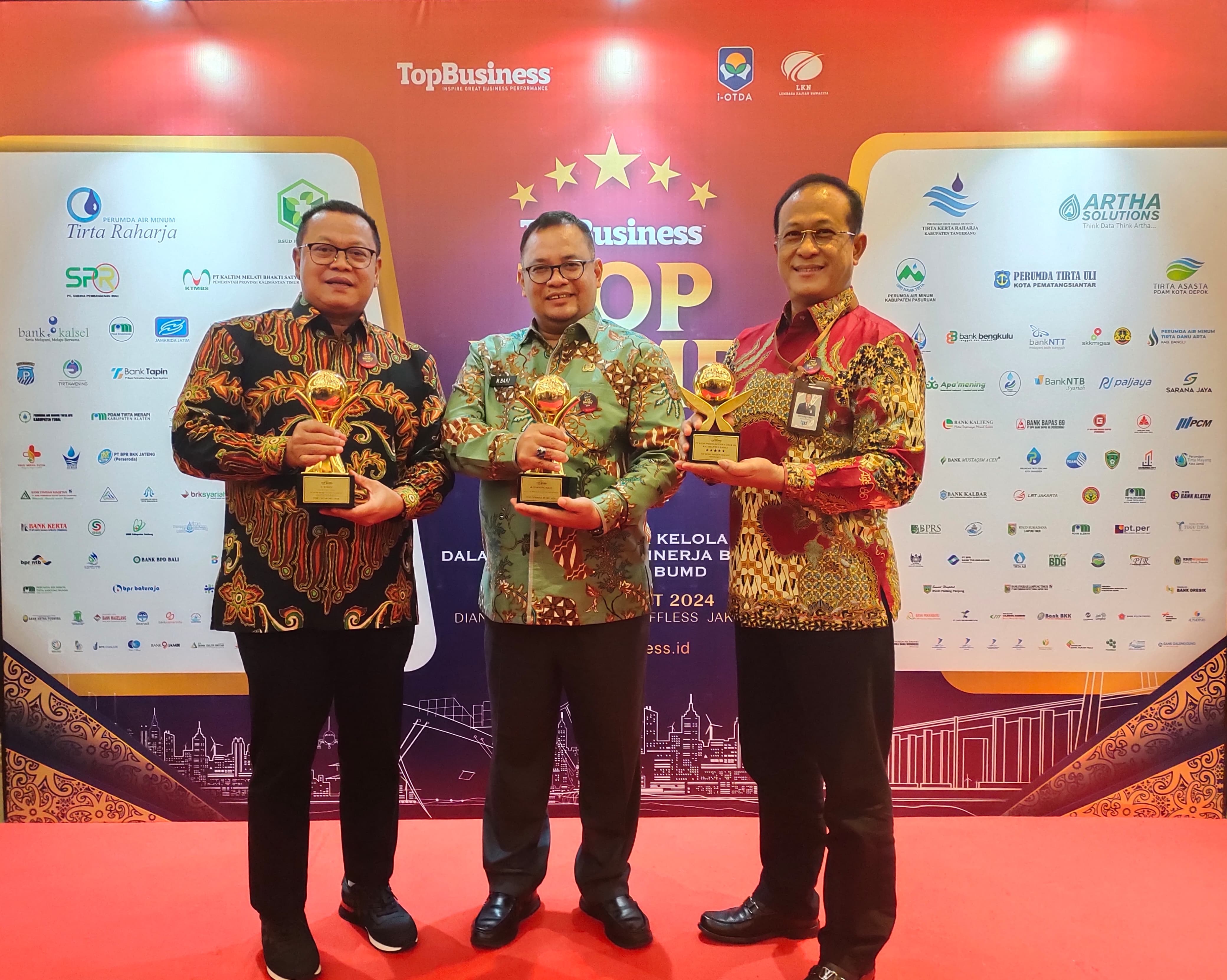 Bank Kalbar Pertahankan Gelar Bergengsi Bintang 5 di Ajang Top BUMD Awards 2024