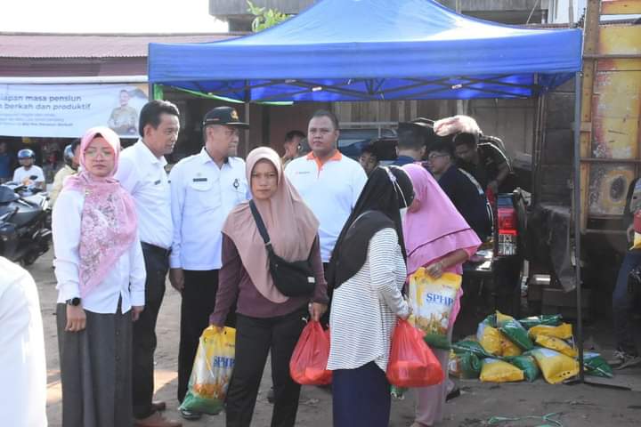 Jelang Idul Fitri 1445 Hijriah, Pemda dan Bulog Ketapang Gelar Operasi Pasar