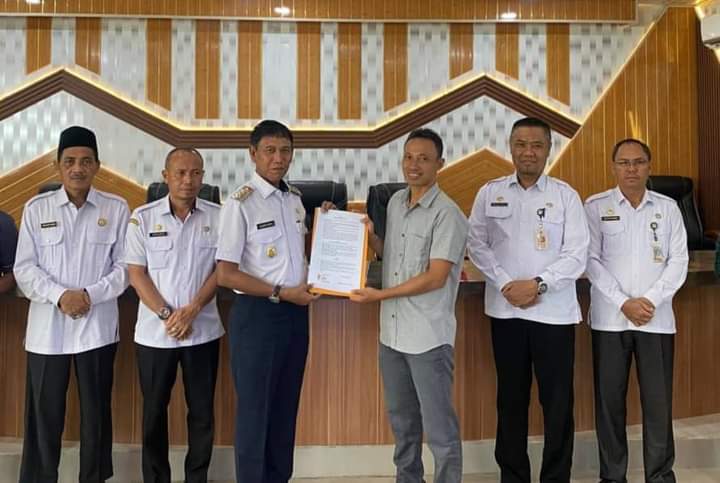 Wakil Bupati Ketapang Serahkan Dana Hibah Daerah kepada 9 Rumah Ibadah