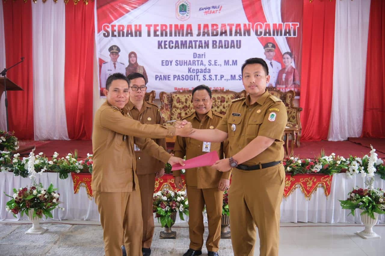 Sekda Kapuas Hulu Hadiri Serah Terima Jabatan Camat Badau dan Camat Embaloh Hulu