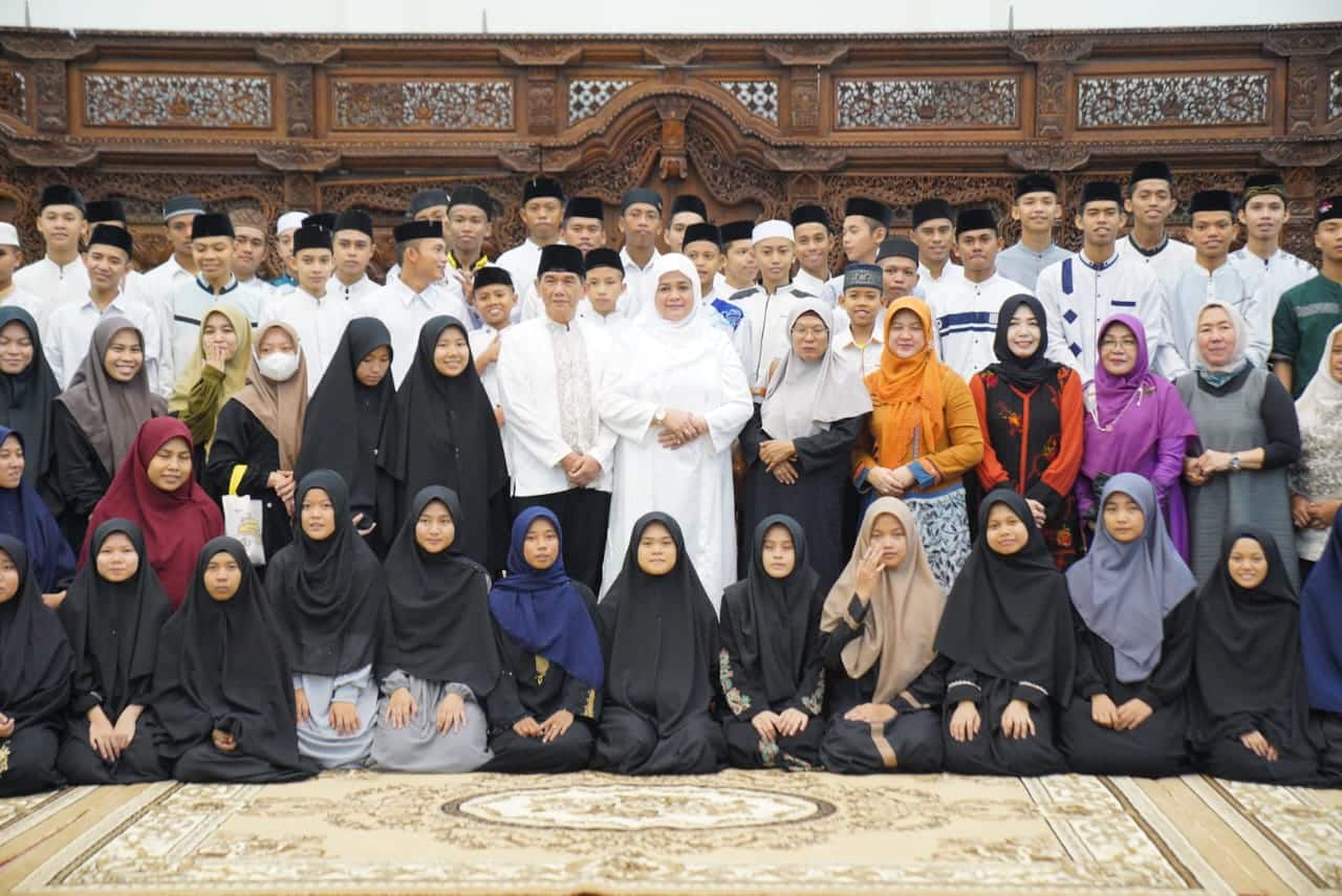 Berbagi Kebahagiaan, Ani Sofian Buka Puasa Bersama Anak Panti Asuhan