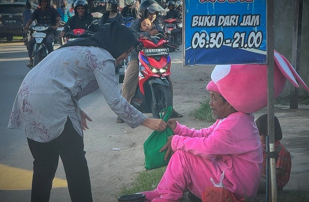 Isi Bulan Suci dengan Bakti Sosial, Prokopim Ketapang Berbagi kepada Kaum Dhuafa