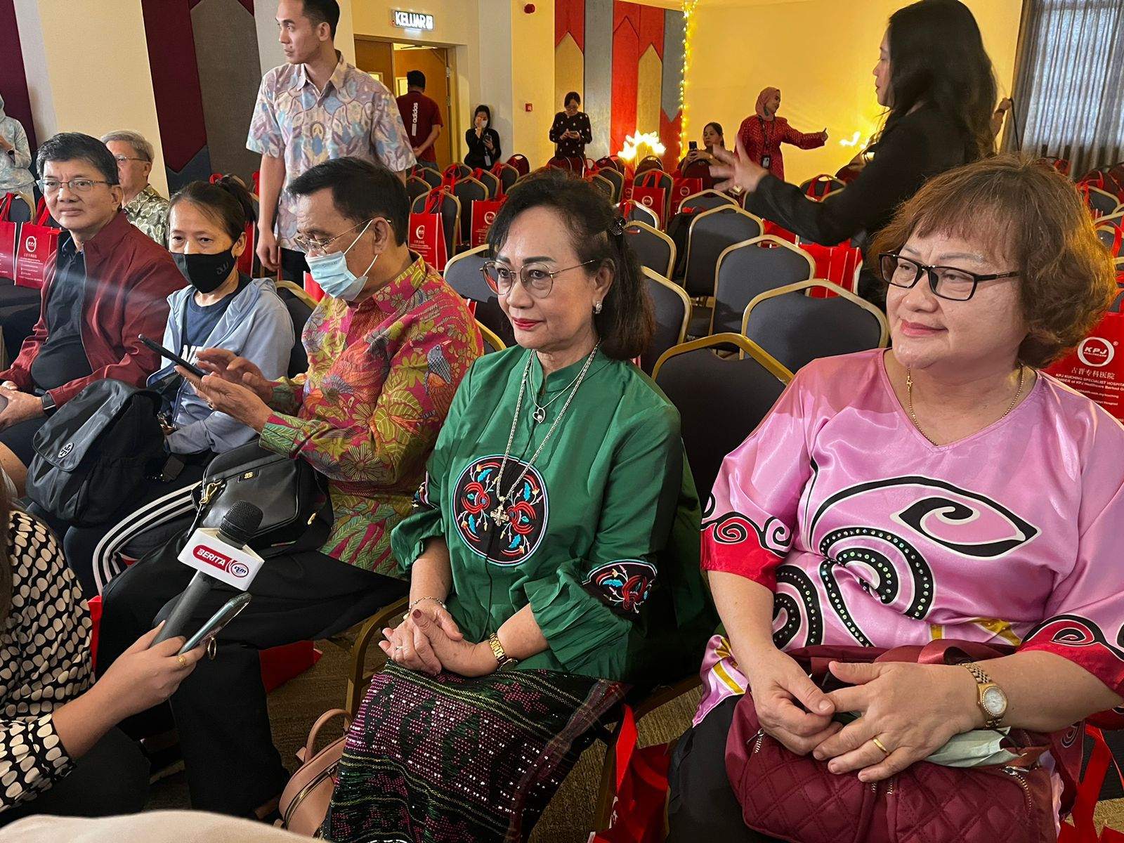 Kisah Warga Indonesia Setelah Jalani Pembedahan Lutut dengan Teknologi ROSA di KPJ Kuching