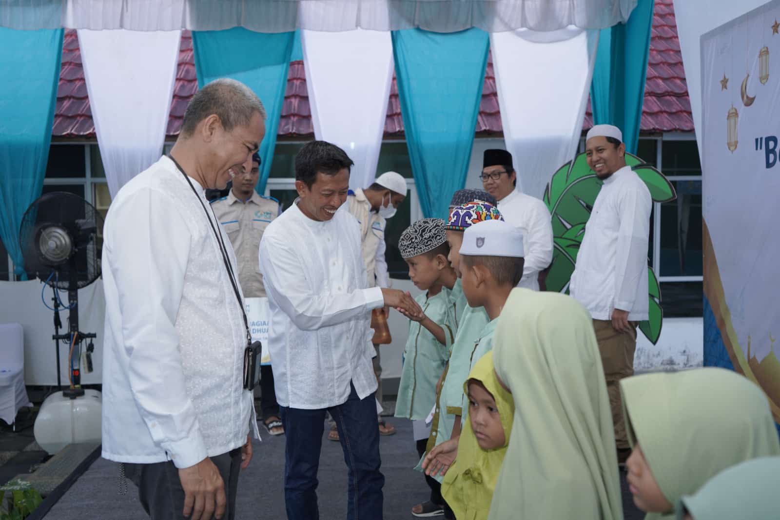 Tebar Kebahagiaan Ramadan, YBM PLN Jalankan Program Berbagi Keberkahan di Bulan Suci