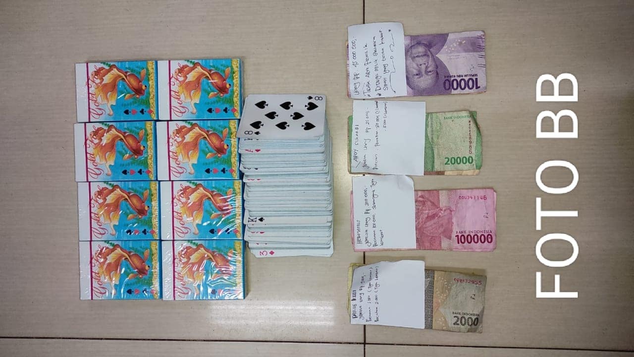 Tiga Orang Terjaring Operasi Pekat Kapuas Sedang Main Judi Remi Box