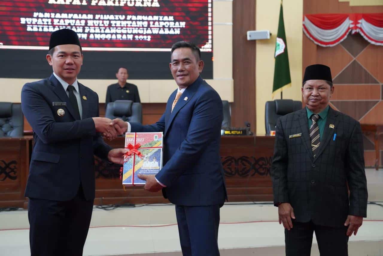 Bupati Fransiskus Diaan Sampaikan LKPJ 2023 kepada Legislatif Kapuas Hulu 